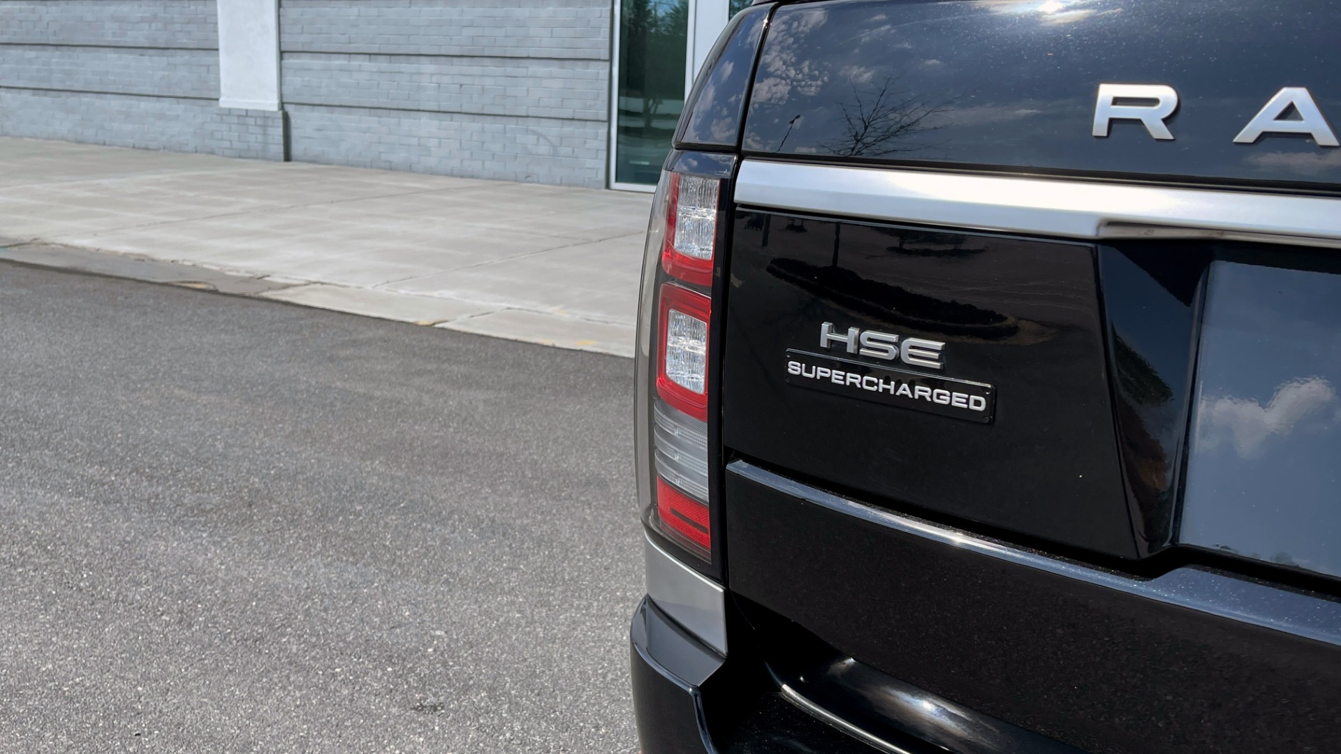 Used 2016 Land Rover Range Rover HSE for sale Sold at Formula Imports in Charlotte NC 28227 74