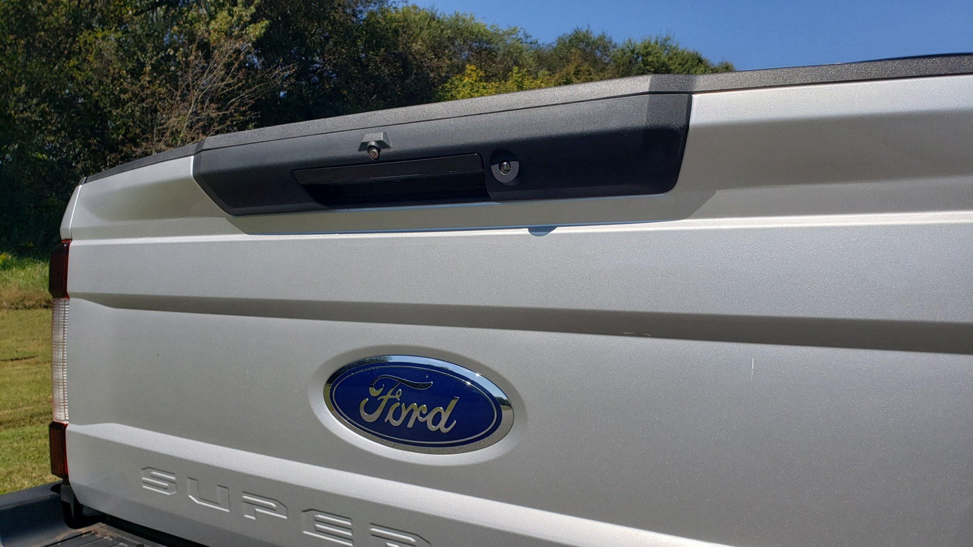 Used 2019 Ford SUPER DUTY F-250 SRW LARIAT 4WD / NAV / PANO-ROOF / B&O SND / REARVIEW / TAILGATE STEP for sale Sold at Formula Imports in Charlotte NC 28227 16