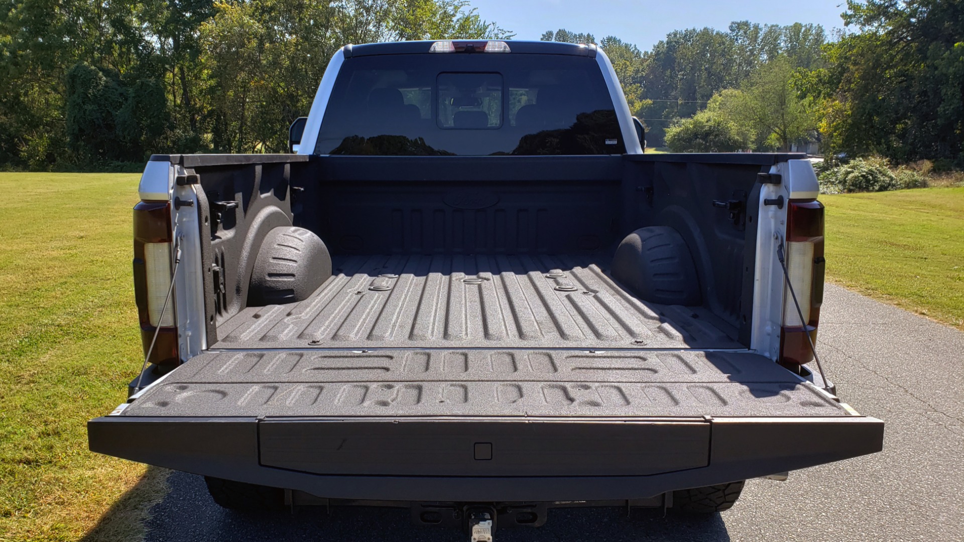 Used 2019 Ford SUPER DUTY F-250 SRW LARIAT 4WD / NAV / PANO-ROOF / B&O SND / REARVIEW / TAILGATE STEP for sale Sold at Formula Imports in Charlotte NC 28227 20
