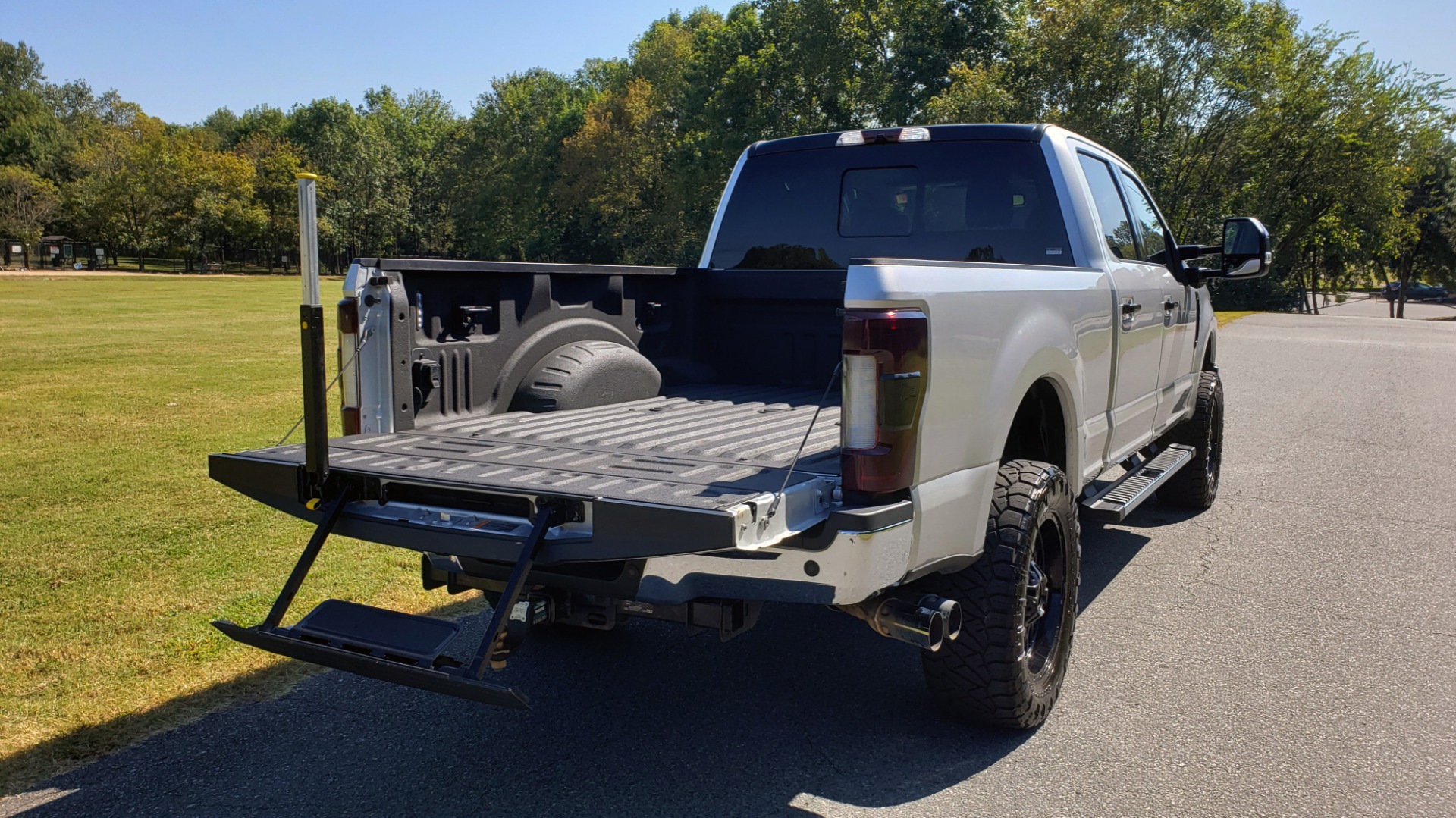 Used 2019 Ford SUPER DUTY F-250 SRW LARIAT 4WD / NAV / PANO-ROOF / B&O SND / REARVIEW / TAILGATE STEP for sale Sold at Formula Imports in Charlotte NC 28227 21
