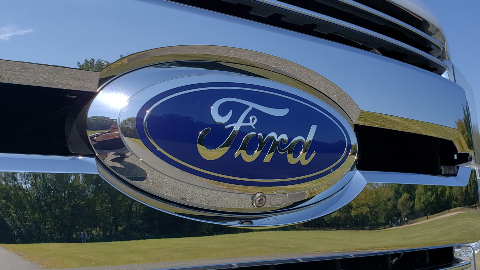 Used 2019 Ford SUPER DUTY F-250 SRW LARIAT 4WD / NAV / PANO-ROOF / B&O SND / REARVIEW / TAILGATE STEP for sale Sold at Formula Imports in Charlotte NC 28227 35