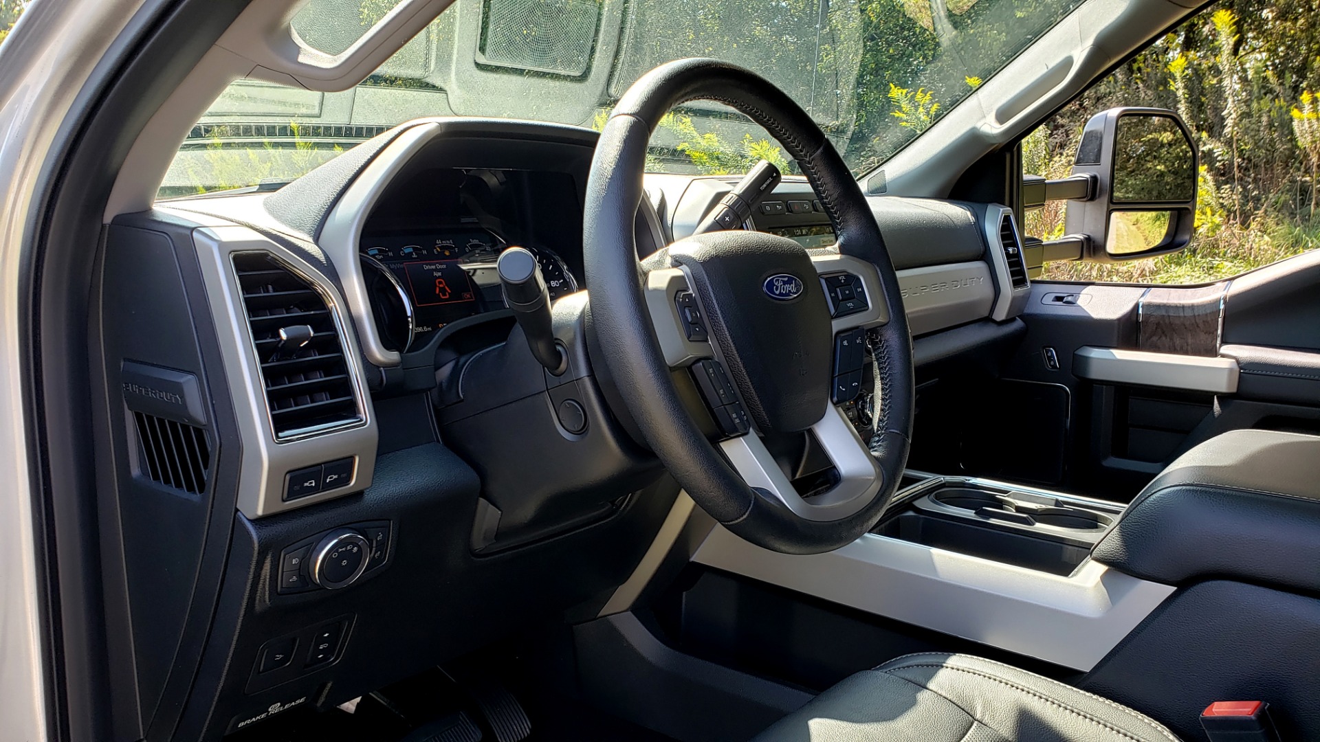 Used 2019 Ford SUPER DUTY F-250 SRW LARIAT 4WD / NAV / PANO-ROOF / B&O SND / REARVIEW / TAILGATE STEP for sale Sold at Formula Imports in Charlotte NC 28227 42