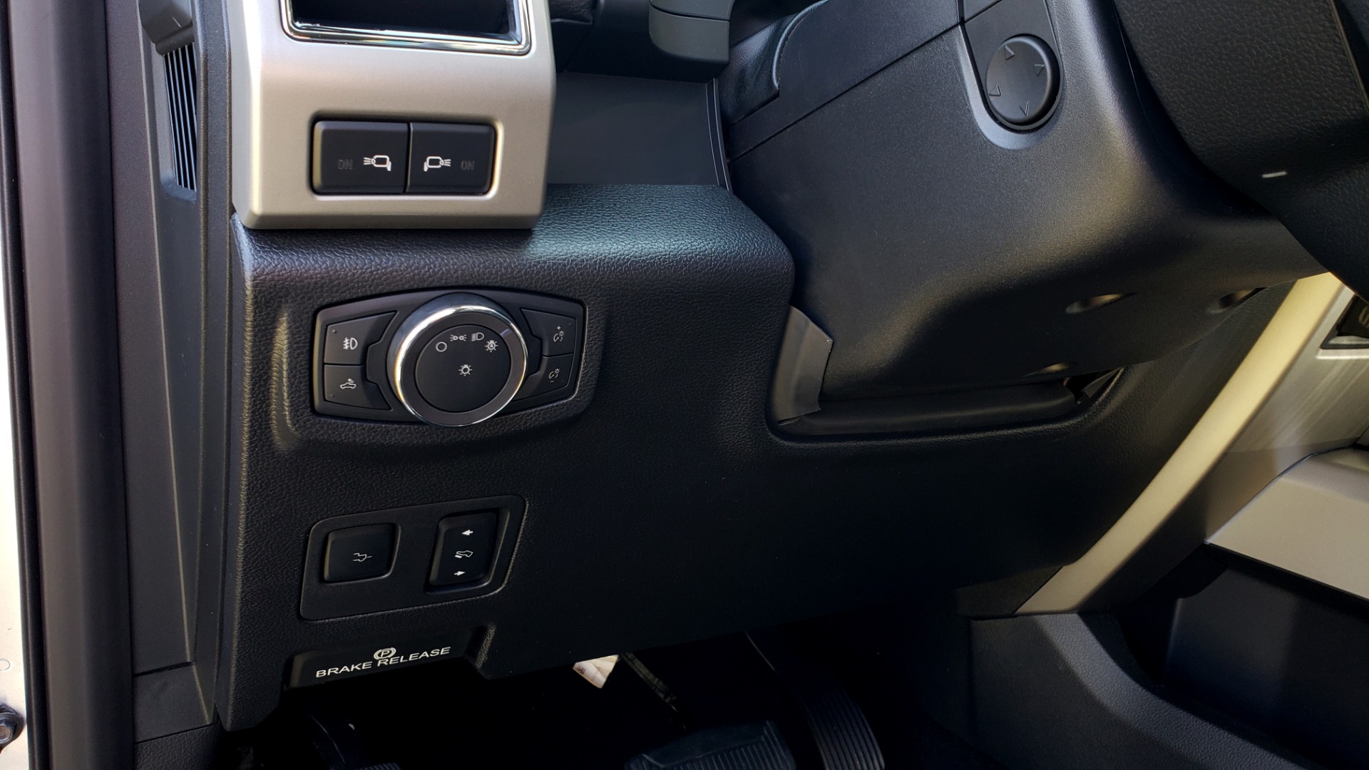 Used 2019 Ford SUPER DUTY F-250 SRW LARIAT 4WD / NAV / PANO-ROOF / B&O SND / REARVIEW / TAILGATE STEP for sale Sold at Formula Imports in Charlotte NC 28227 43