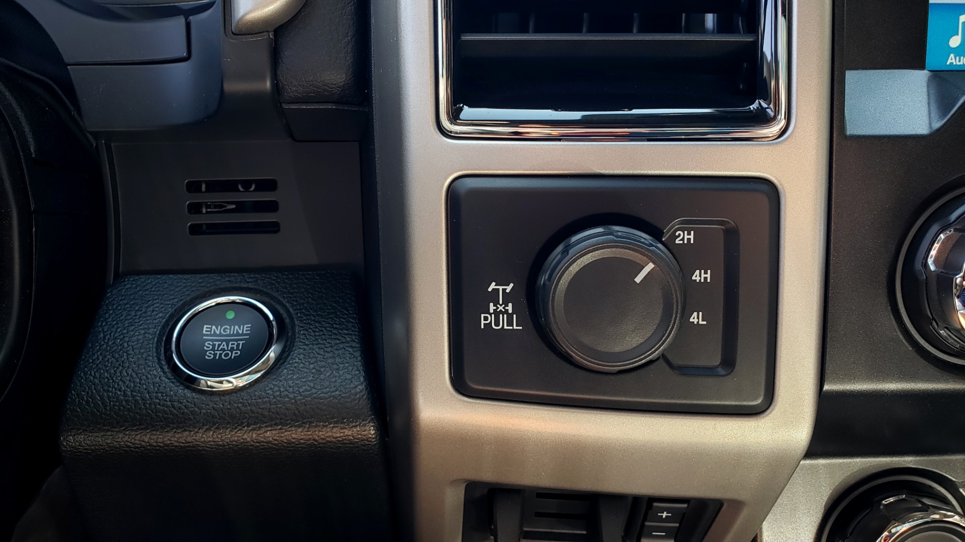 Used 2019 Ford SUPER DUTY F-250 SRW LARIAT 4WD / NAV / PANO-ROOF / B&O SND / REARVIEW / TAILGATE STEP for sale Sold at Formula Imports in Charlotte NC 28227 47