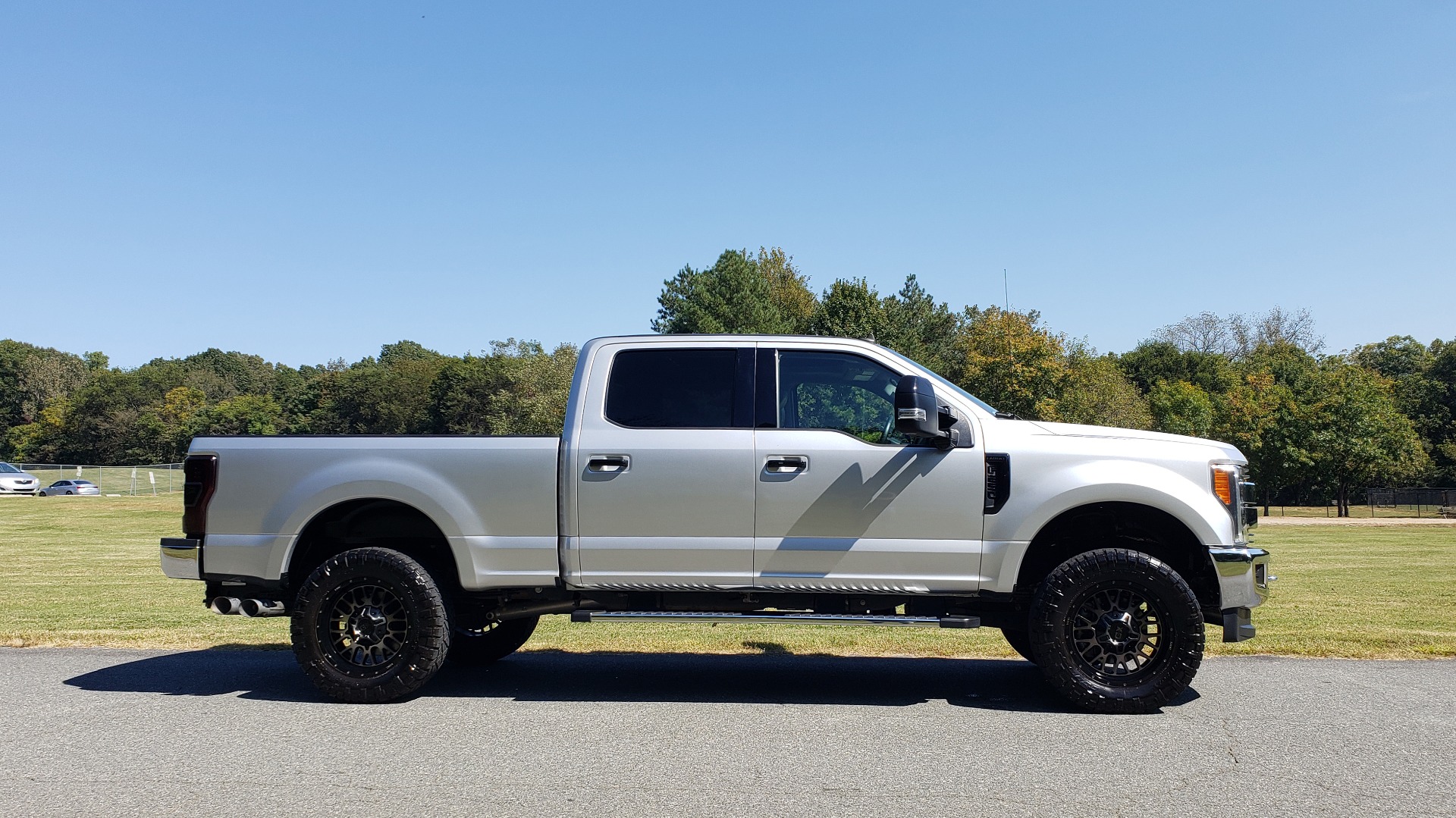 Used 2019 Ford SUPER DUTY F-250 SRW LARIAT 4WD / NAV / PANO-ROOF / B&O SND / REARVIEW / TAILGATE STEP for sale Sold at Formula Imports in Charlotte NC 28227 5