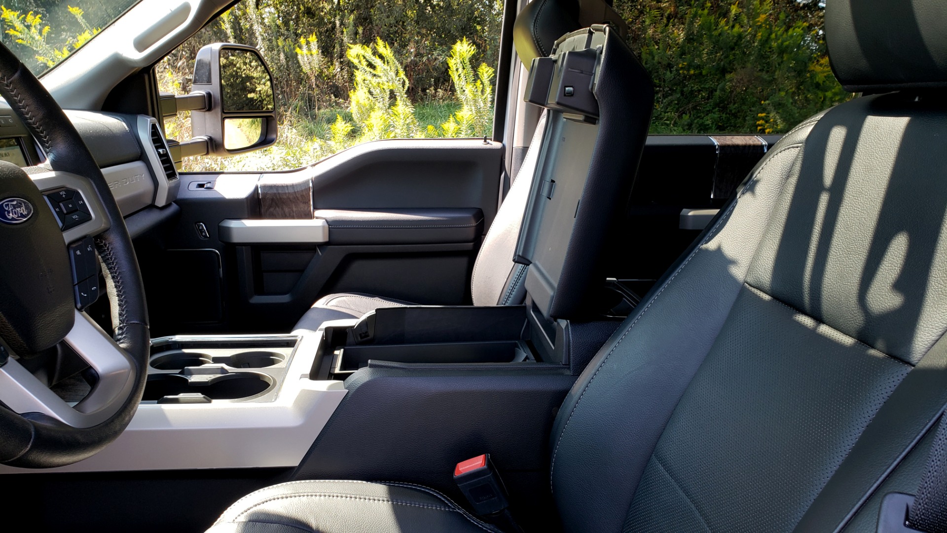 Used 2019 Ford SUPER DUTY F-250 SRW LARIAT 4WD / NAV / PANO-ROOF / B&O SND / REARVIEW / TAILGATE STEP for sale Sold at Formula Imports in Charlotte NC 28227 61