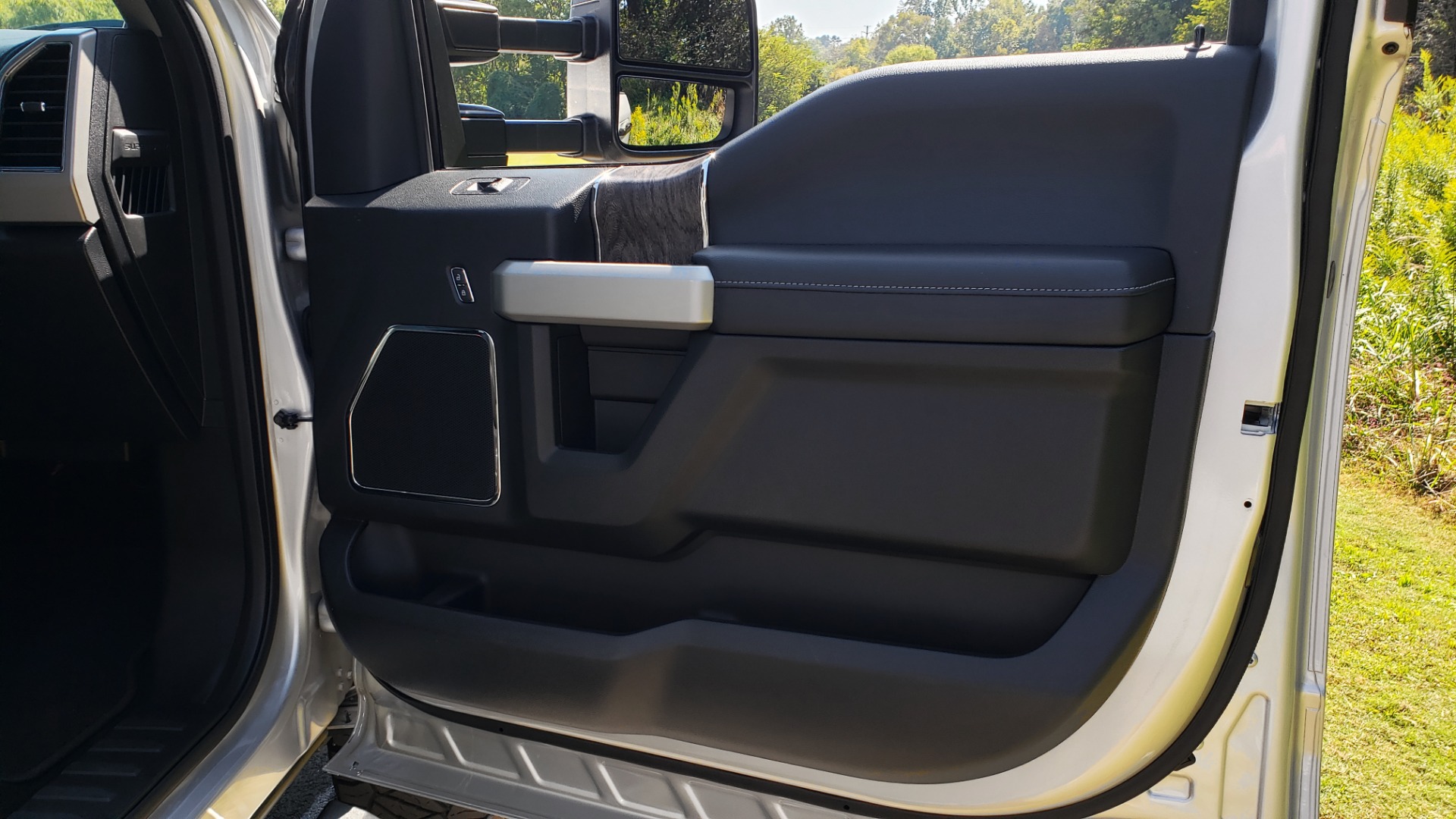 Used 2019 Ford SUPER DUTY F-250 SRW LARIAT 4WD / NAV / PANO-ROOF / B&O SND / REARVIEW / TAILGATE STEP for sale Sold at Formula Imports in Charlotte NC 28227 68