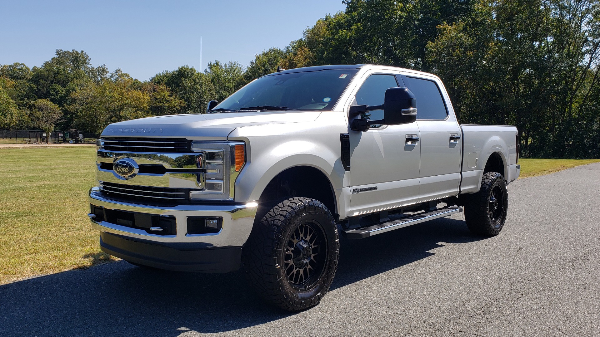 Used 2019 Ford SUPER DUTY F-250 SRW LARIAT 4WD / NAV / PANO-ROOF / B&O SND / REARVIEW / TAILGATE STEP for sale Sold at Formula Imports in Charlotte NC 28227 1