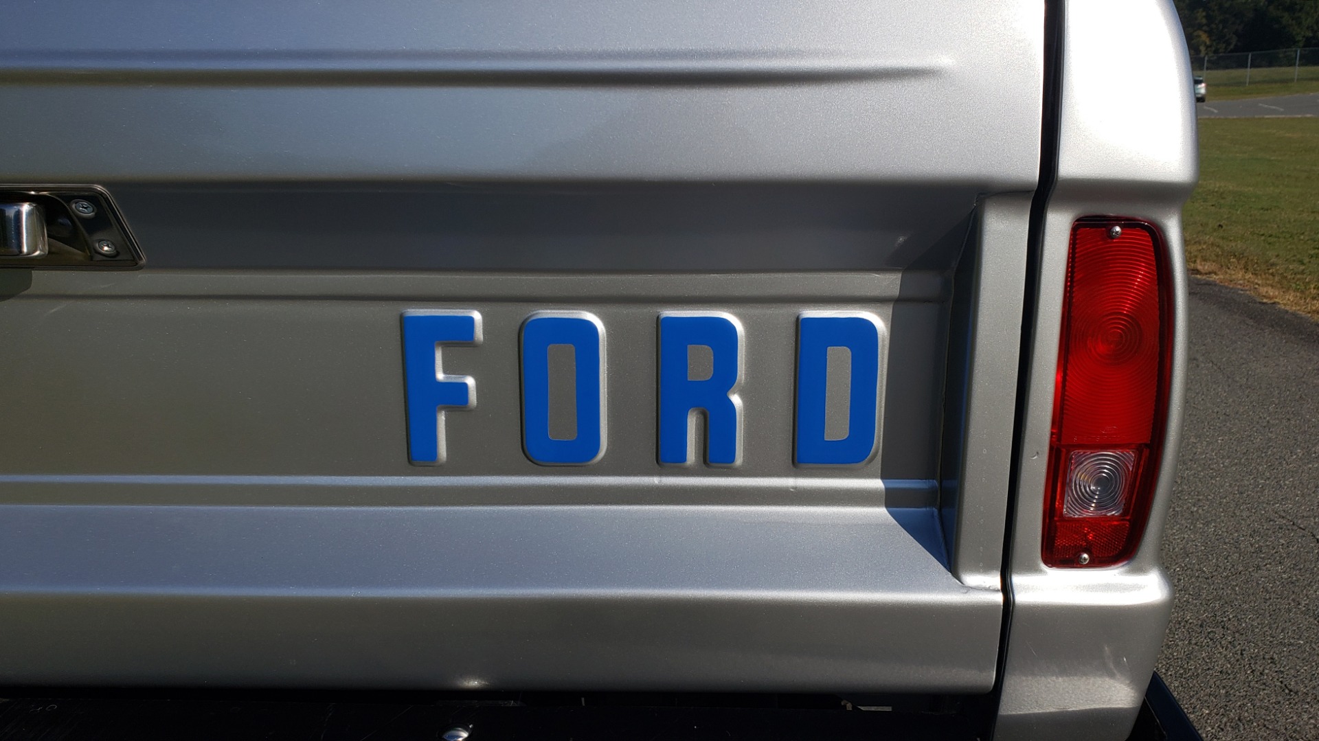 Used 1977 Ford BRONCO SPORT / CUSTOM RESTO-MOD / 5.0L COYOTE MOTOR / 4X4 / LEATHER for sale Sold at Formula Imports in Charlotte NC 28227 24