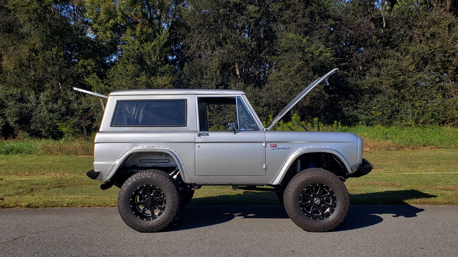 Used 1977 Ford BRONCO SPORT / CUSTOM RESTO-MOD / 5.0L COYOTE MOTOR / 4X4 / LEATHER for sale Sold at Formula Imports in Charlotte NC 28227 36