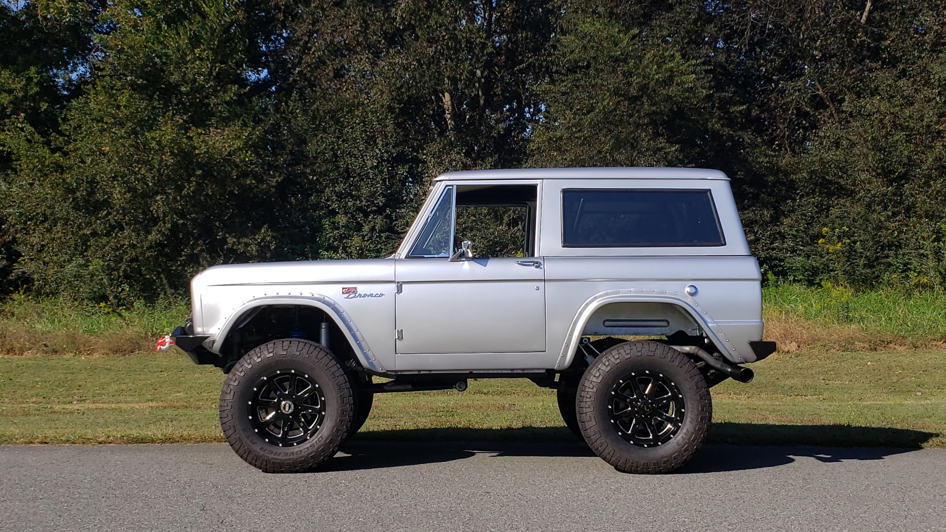 Used 1977 Ford BRONCO SPORT / CUSTOM RESTO-MOD / 5.0L COYOTE MOTOR / 4X4 / LEATHER for sale Sold at Formula Imports in Charlotte NC 28227 4