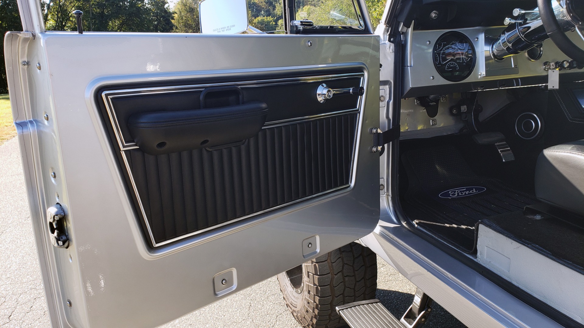 Used 1977 Ford BRONCO SPORT / CUSTOM RESTO-MOD / 5.0L COYOTE MOTOR / 4X4 / LEATHER for sale Sold at Formula Imports in Charlotte NC 28227 47