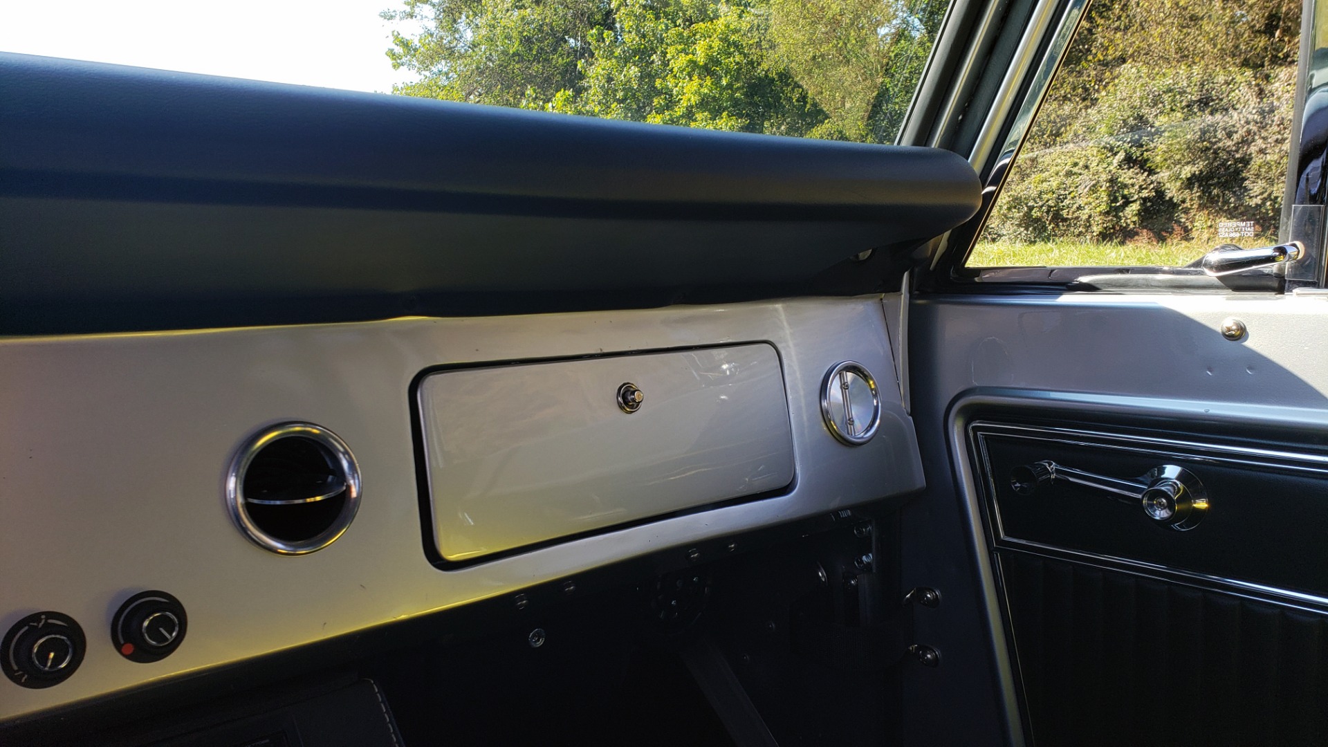 Used 1977 Ford BRONCO SPORT / CUSTOM RESTO-MOD / 5.0L COYOTE MOTOR / 4X4 / LEATHER for sale Sold at Formula Imports in Charlotte NC 28227 93