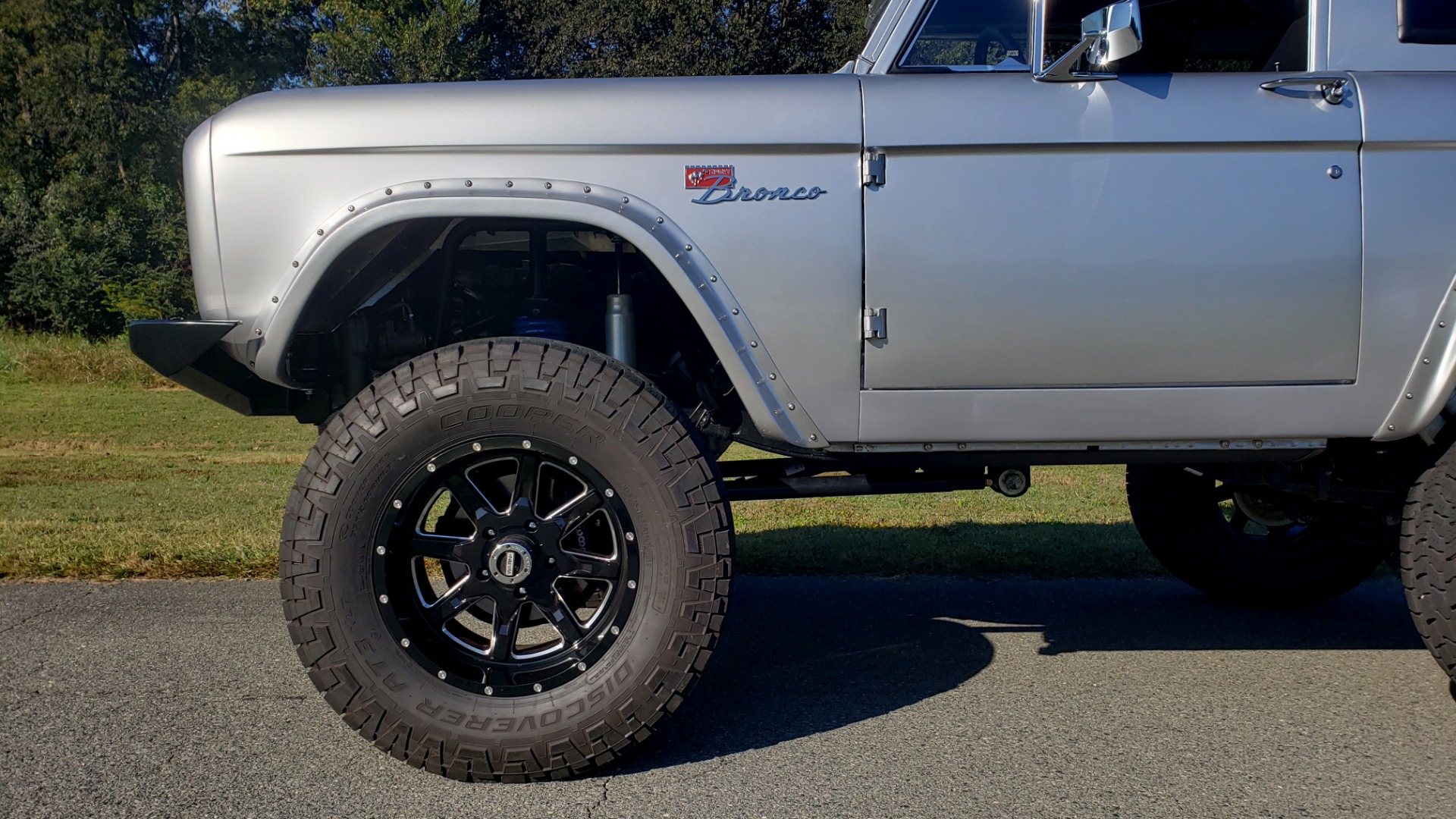 Used 1977 Ford BRONCO SPORT / CUSTOM RESTO-MOD / 5.0L COYOTE MOTOR / 4X4 / LEATHER for sale Sold at Formula Imports in Charlotte NC 28227 96