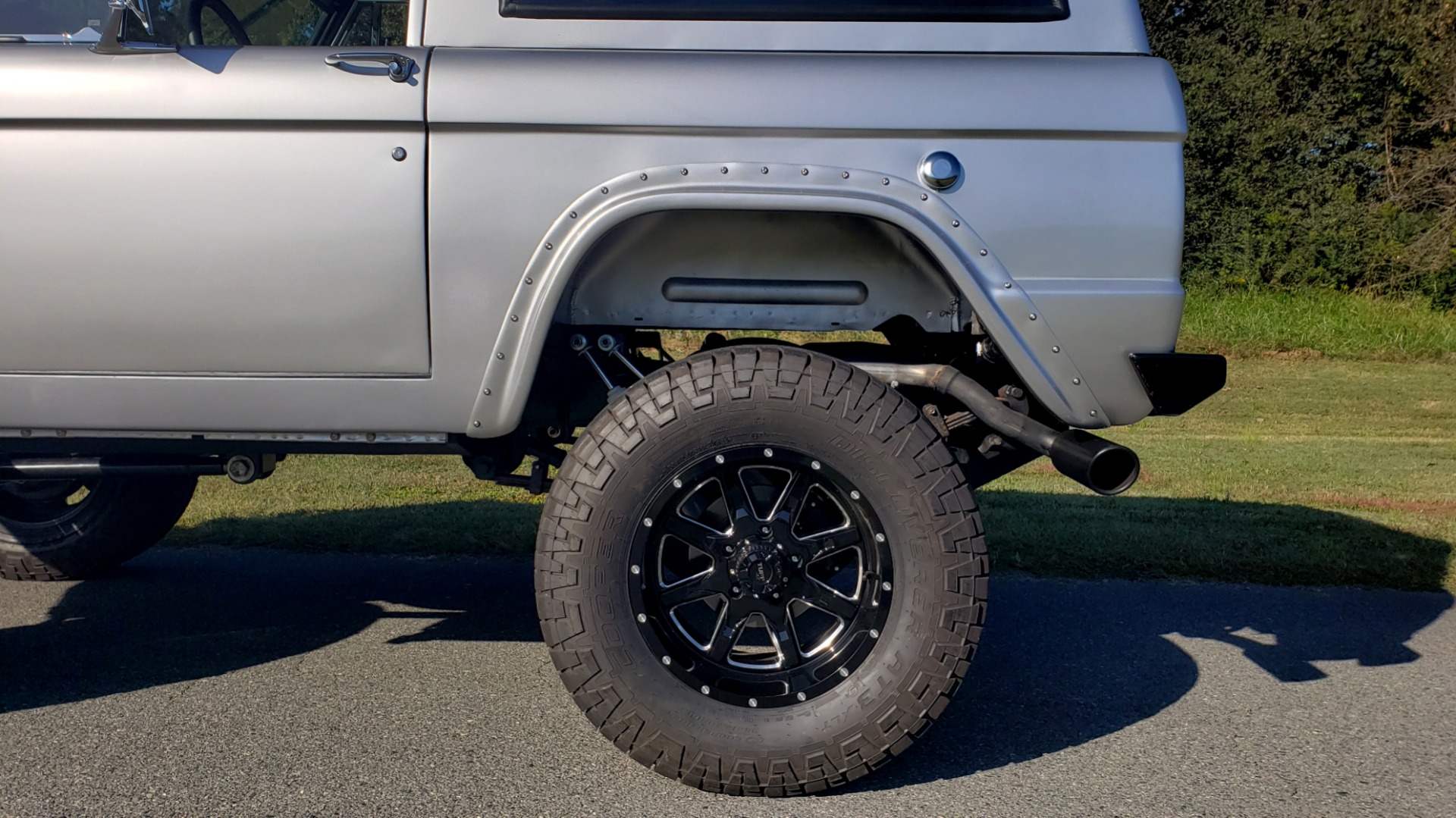 Used 1977 Ford BRONCO SPORT / CUSTOM RESTO-MOD / 5.0L COYOTE MOTOR / 4X4 / LEATHER for sale Sold at Formula Imports in Charlotte NC 28227 97
