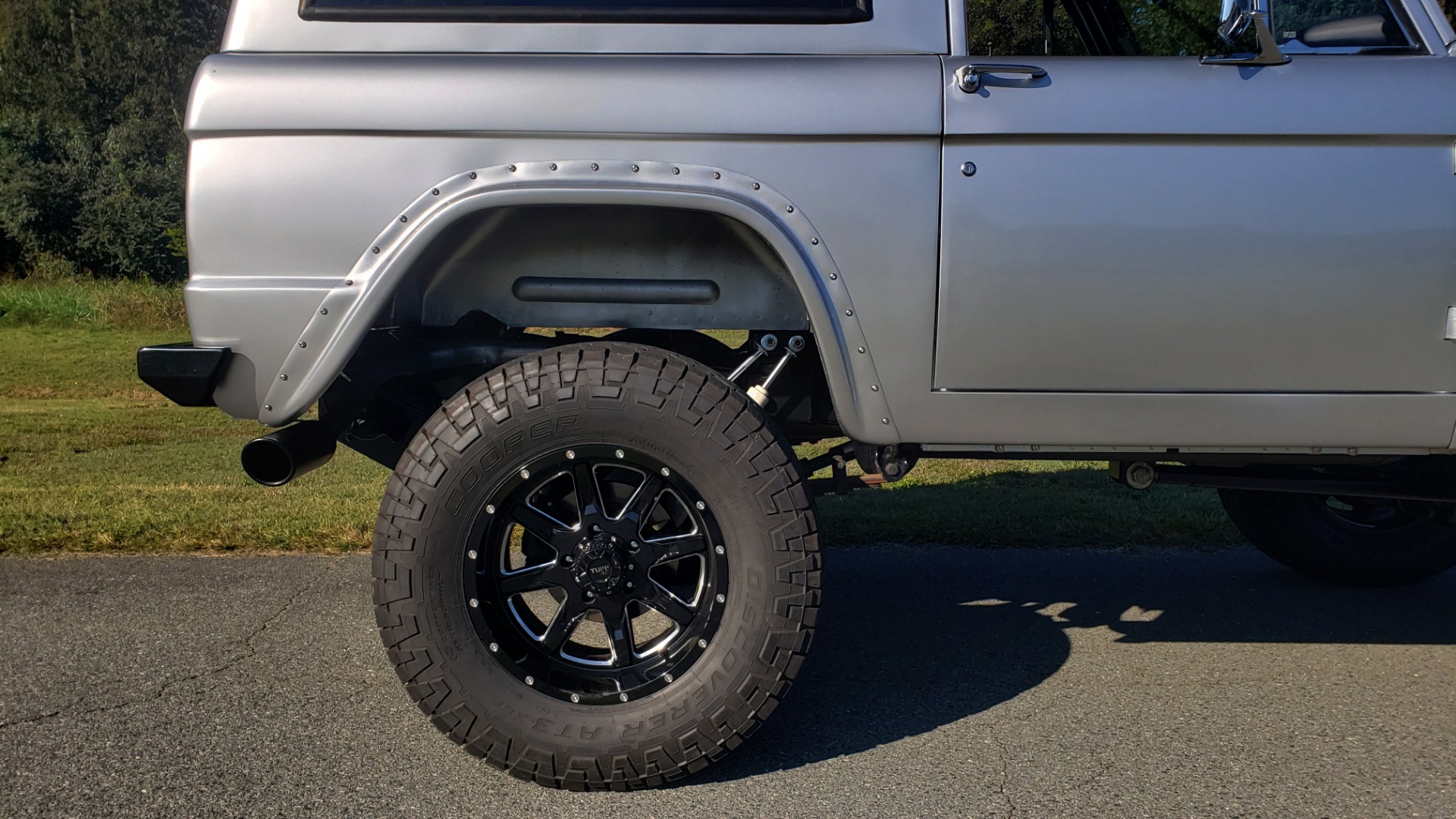 Used 1977 Ford BRONCO SPORT / CUSTOM RESTO-MOD / 5.0L COYOTE MOTOR / 4X4 / LEATHER for sale Sold at Formula Imports in Charlotte NC 28227 98