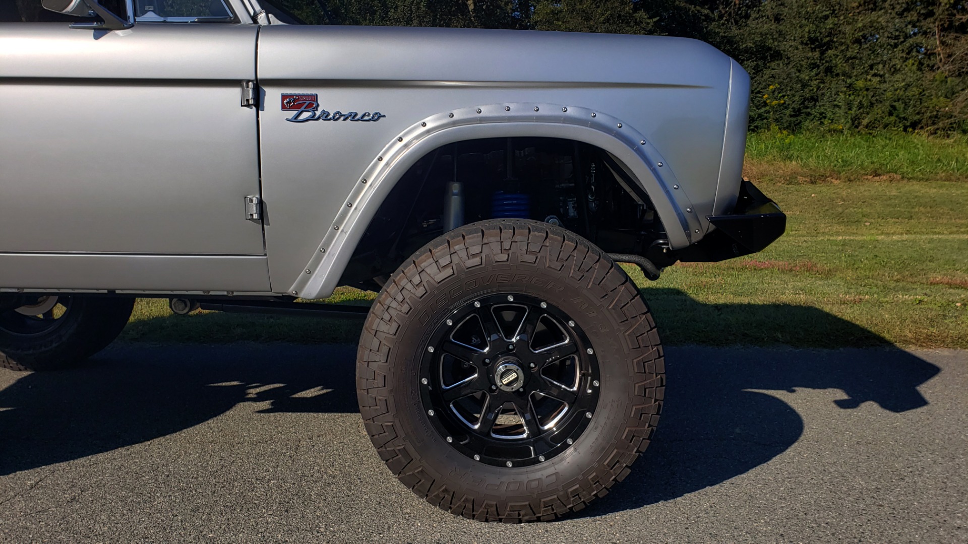 Used 1977 Ford BRONCO SPORT / CUSTOM RESTO-MOD / 5.0L COYOTE MOTOR / 4X4 / LEATHER for sale Sold at Formula Imports in Charlotte NC 28227 99