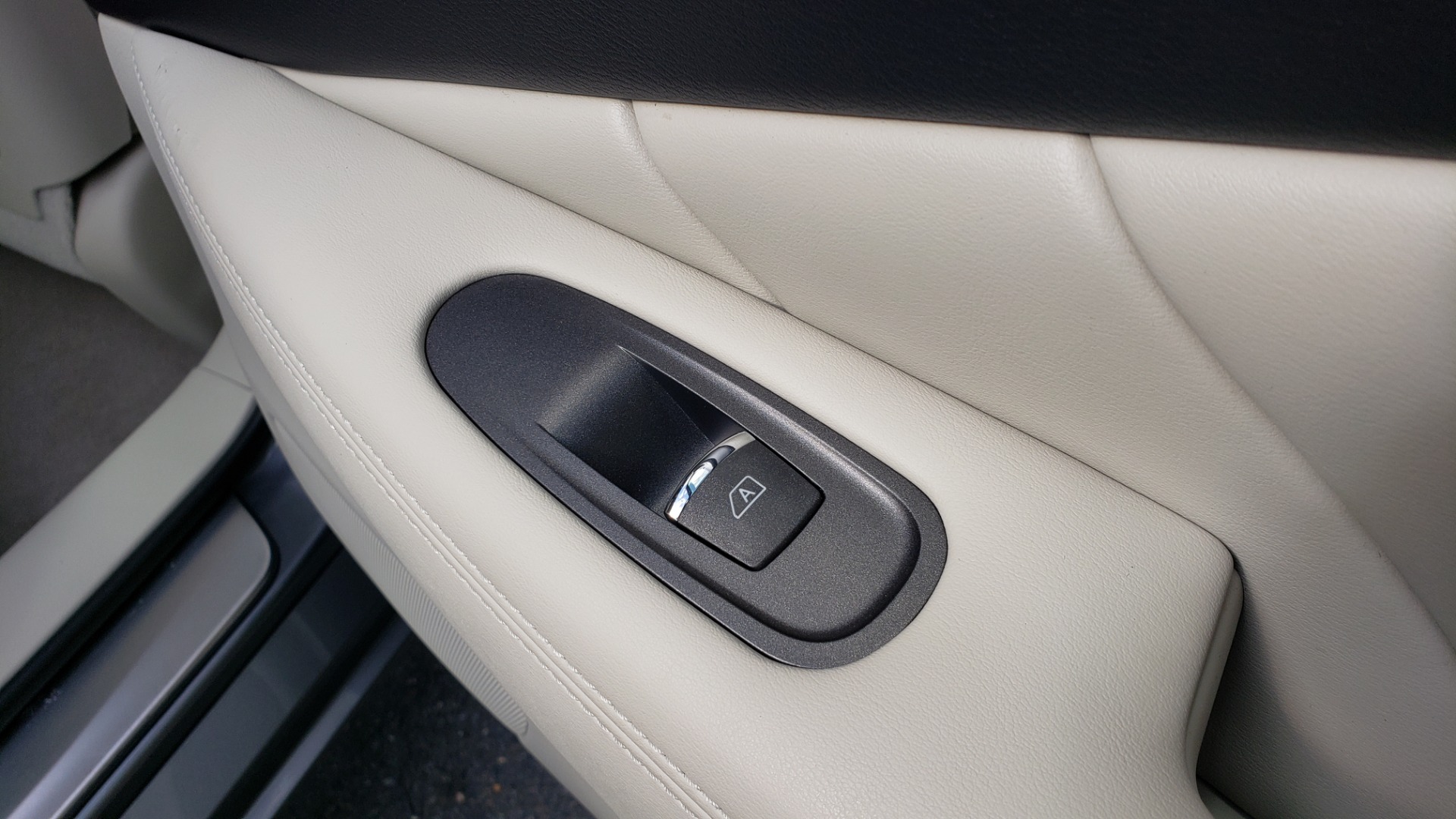 Used 2016 INFINITI Q50 3.0T RED SPORT 400 / NAV / PREM PLUS / BLIND SPOT / REARVIEW for sale Sold at Formula Imports in Charlotte NC 28227 70