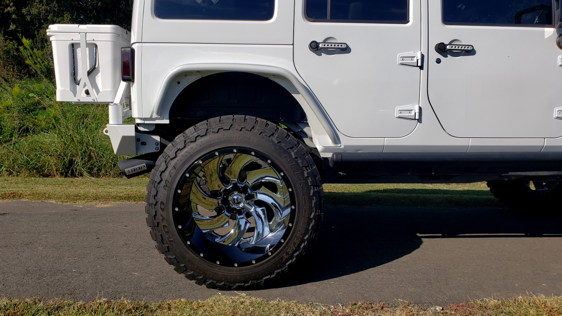 Used 2016 Jeep WRANGLER UNLIMITED SAHARA 4X4 / 3.6L V6 / CUSTOM LIFT / 24-IN WHEELS / 40-IN TIRES for sale Sold at Formula Imports in Charlotte NC 28227 100