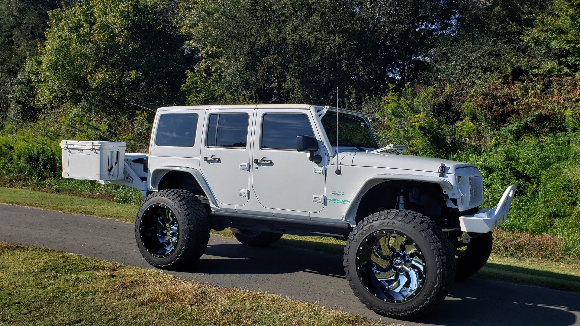 Used 2016 Jeep WRANGLER UNLIMITED SAHARA 4X4 / 3.6L V6 / CUSTOM LIFT / 24-IN WHEELS / 40-IN TIRES for sale Sold at Formula Imports in Charlotte NC 28227 42