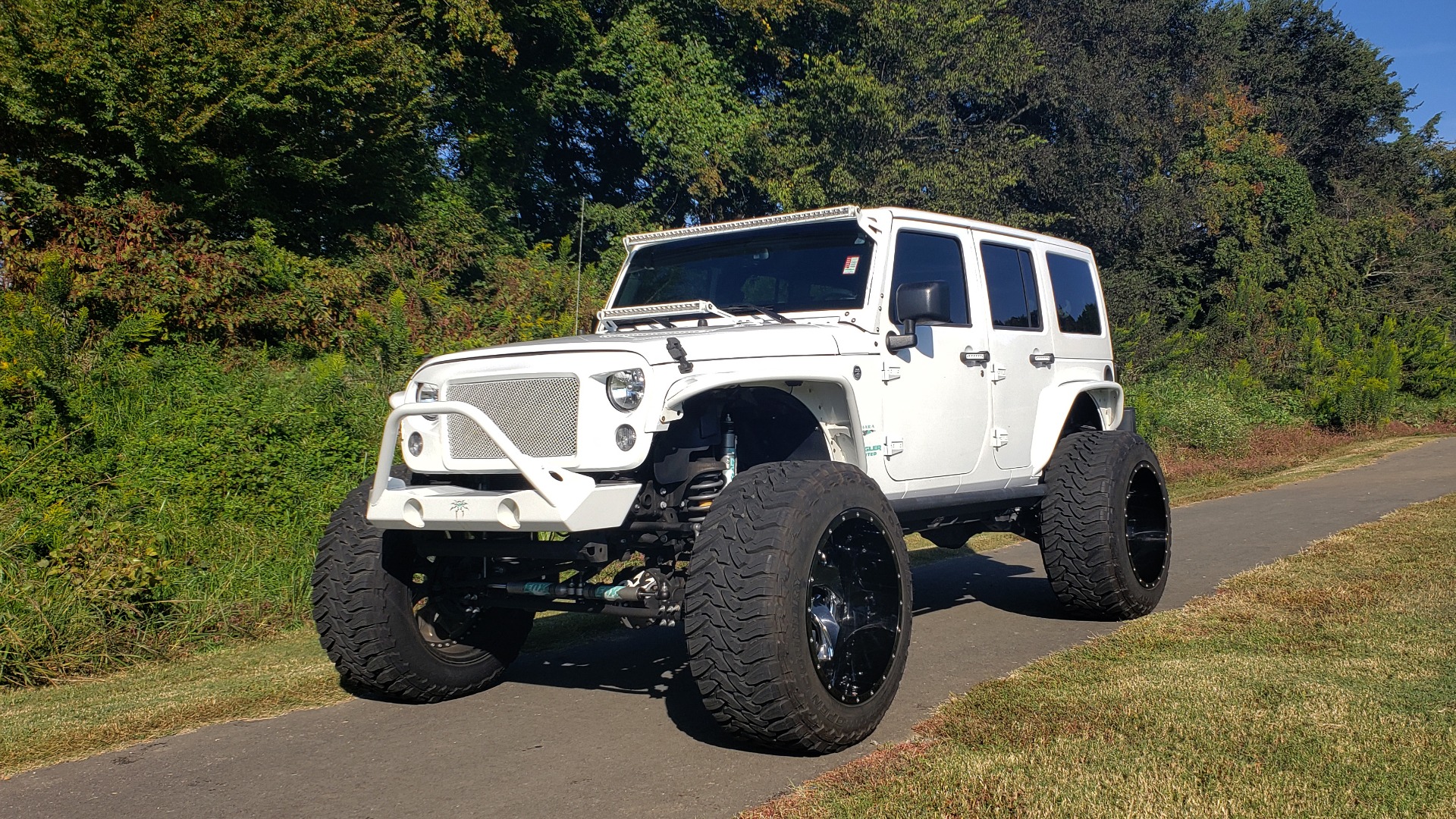 Used 2016 Jeep WRANGLER UNLIMITED SAHARA 4X4 /  V6 / CUSTOM LIFT / 24-IN  WHEELS / 40-IN TIRES For Sale ($37,900) | Formula Imports Stock #FC10782