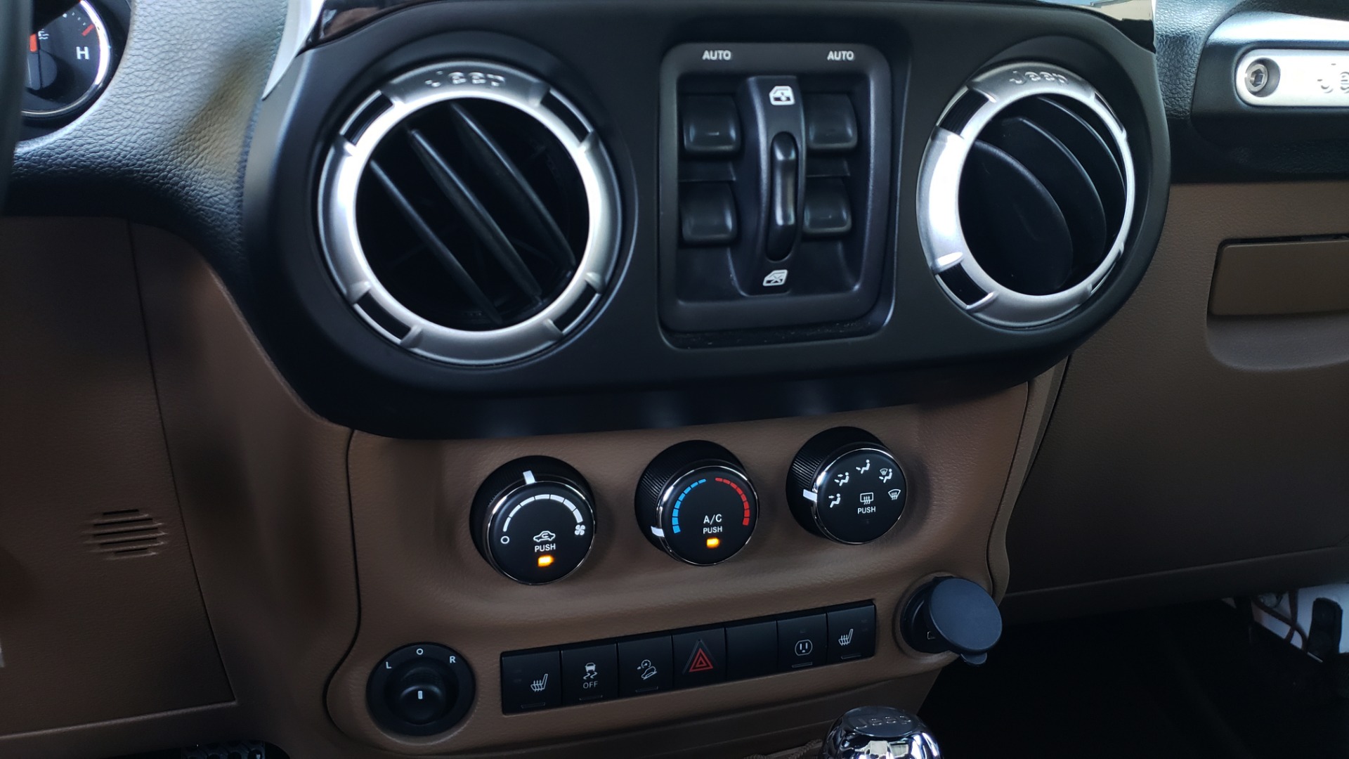 Used 2016 Jeep WRANGLER UNLIMITED SAHARA 4X4 / 3.6L V6 / CUSTOM LIFT / 24-IN WHEELS / 40-IN TIRES for sale Sold at Formula Imports in Charlotte NC 28227 64