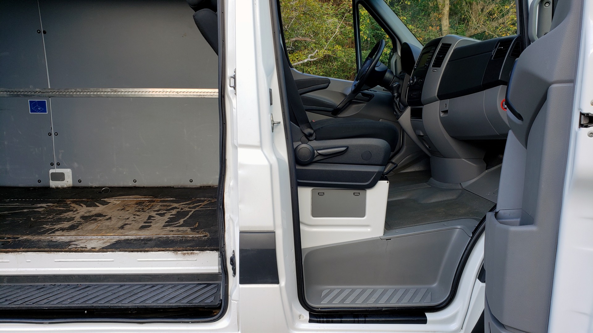 Used 2015 Mercedes-Benz SPRINTER CARGO VAN 4x4 3500 170 EXT / 3.0L V6 TURBO DIESEL / 5-SPD AUTO / REARVIEW for sale Sold at Formula Imports in Charlotte NC 28227 11