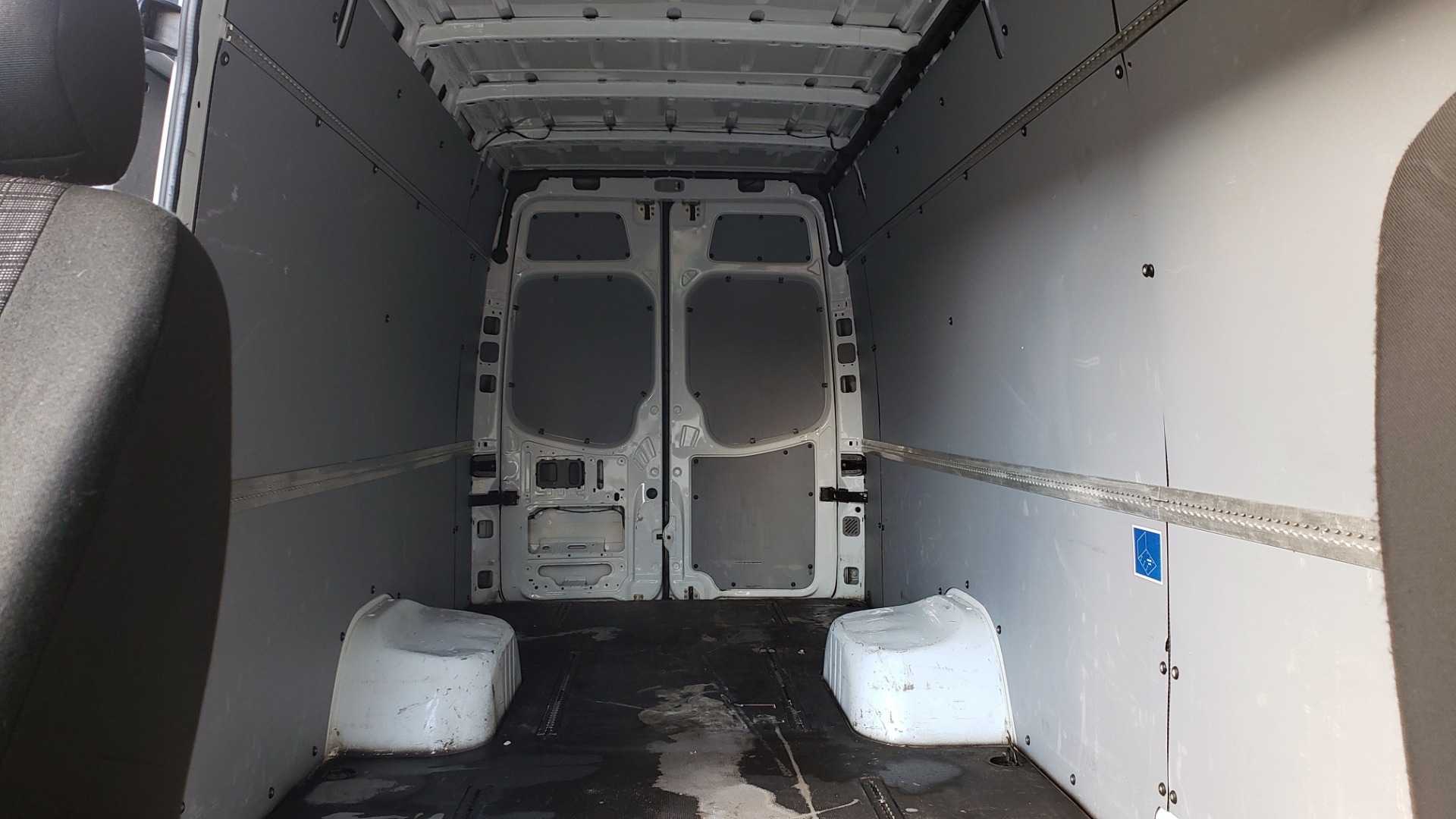 Used 2015 Mercedes-Benz SPRINTER CARGO VAN 4x4 3500 170 EXT / 3.0L V6 TURBO DIESEL / 5-SPD AUTO / REARVIEW for sale Sold at Formula Imports in Charlotte NC 28227 13