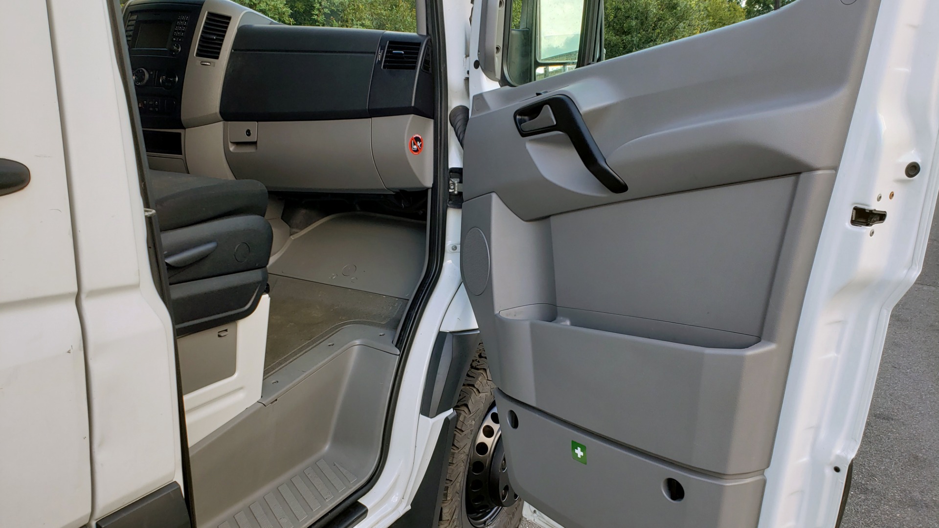 Used 2015 Mercedes-Benz SPRINTER CARGO VAN 4x4 3500 170 EXT / 3.0L V6 TURBO DIESEL / 5-SPD AUTO / REARVIEW for sale Sold at Formula Imports in Charlotte NC 28227 18