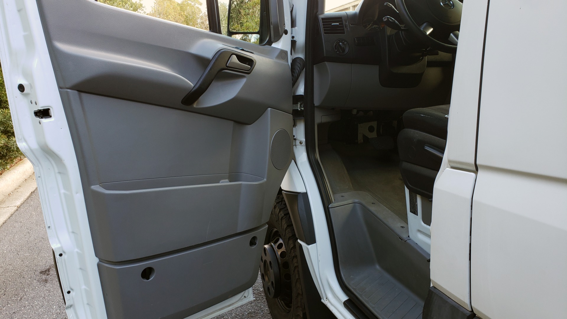 Used 2015 Mercedes-Benz SPRINTER CARGO VAN 4x4 3500 170 EXT / 3.0L V6 TURBO DIESEL / 5-SPD AUTO / REARVIEW for sale Sold at Formula Imports in Charlotte NC 28227 25