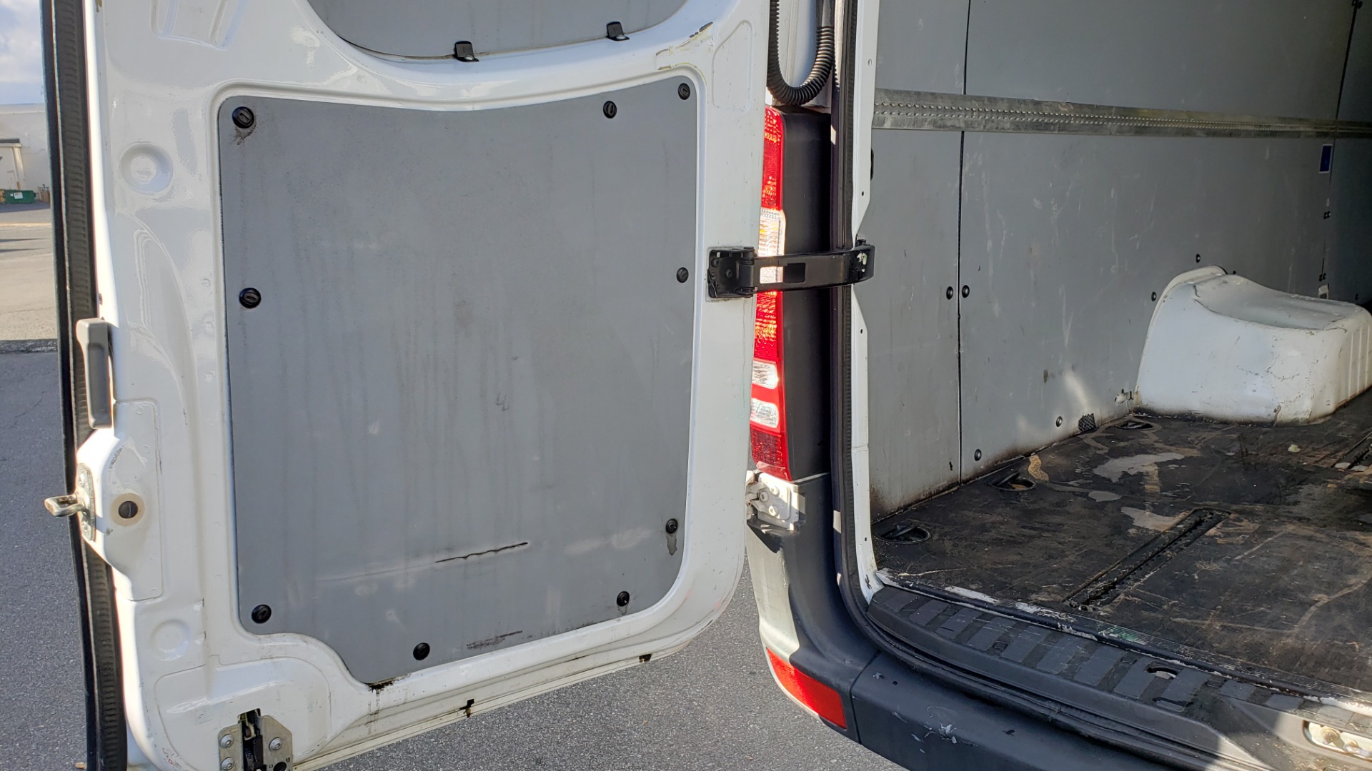 Used 2015 Mercedes-Benz SPRINTER CARGO VAN 4x4 3500 170 EXT / 3.0L V6 TURBO DIESEL / 5-SPD AUTO / REARVIEW for sale Sold at Formula Imports in Charlotte NC 28227 46