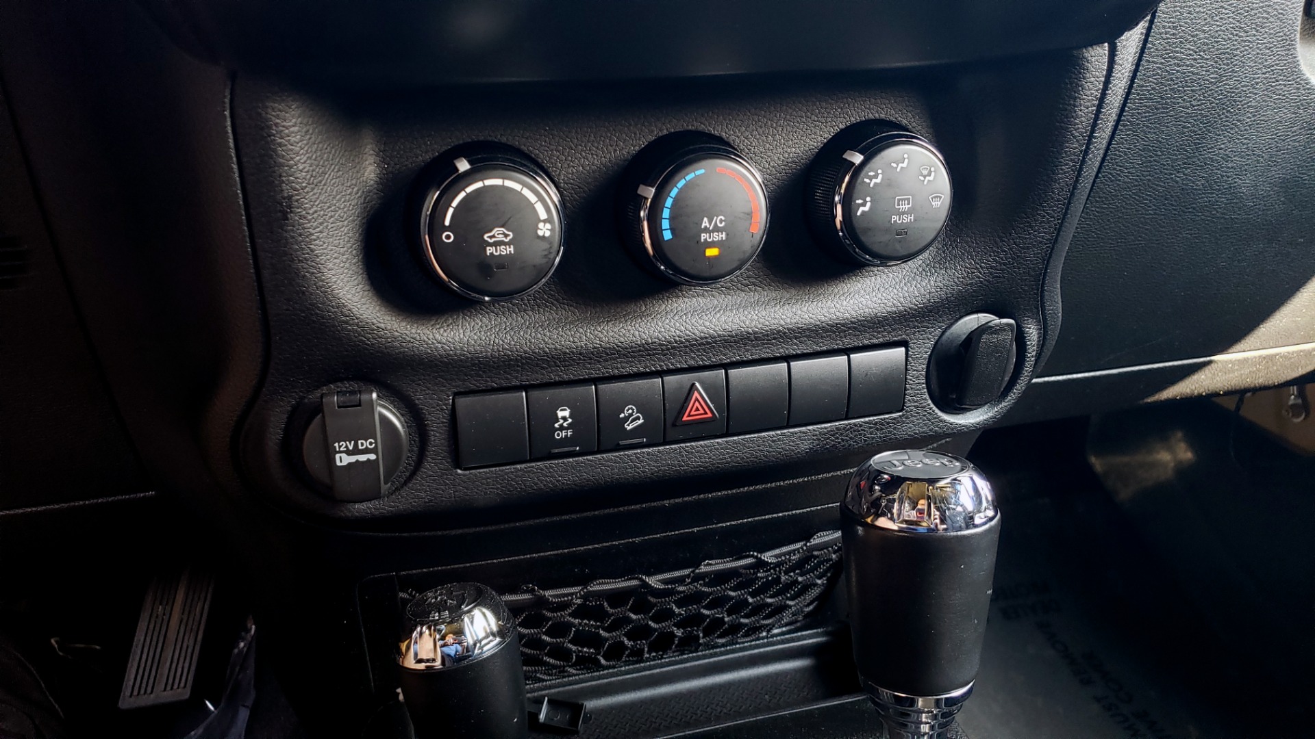 Used 2013 Jeep WRANGLER UNLIMITED SPORT 4X4 / 3.6L V6 / 5-SPD AUTO / 3-PC FREEDOM TOP for sale Sold at Formula Imports in Charlotte NC 28227 46