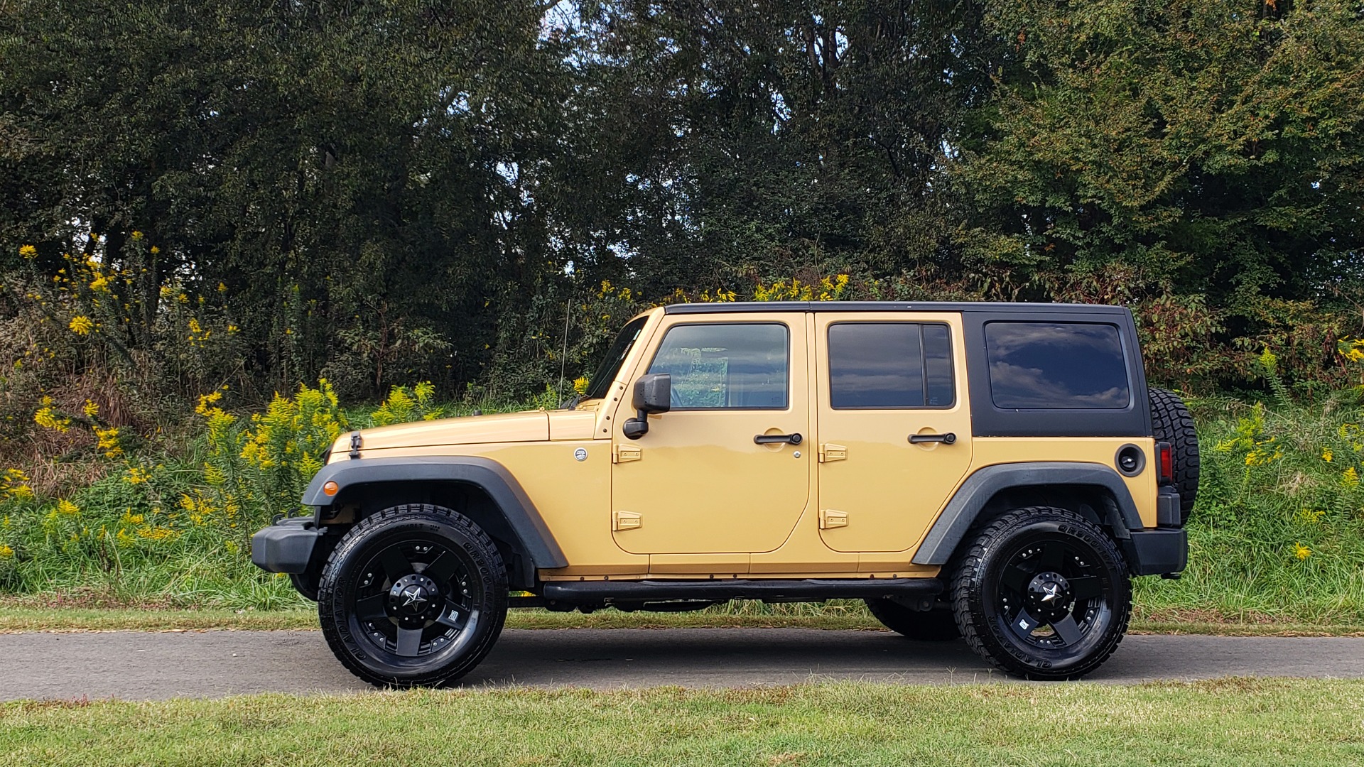 Used 2013 Jeep WRANGLER UNLIMITED SPORT 4X4 / 3.6L V6 / 5-SPD AUTO / 3-PC FREEDOM TOP for sale Sold at Formula Imports in Charlotte NC 28227 5