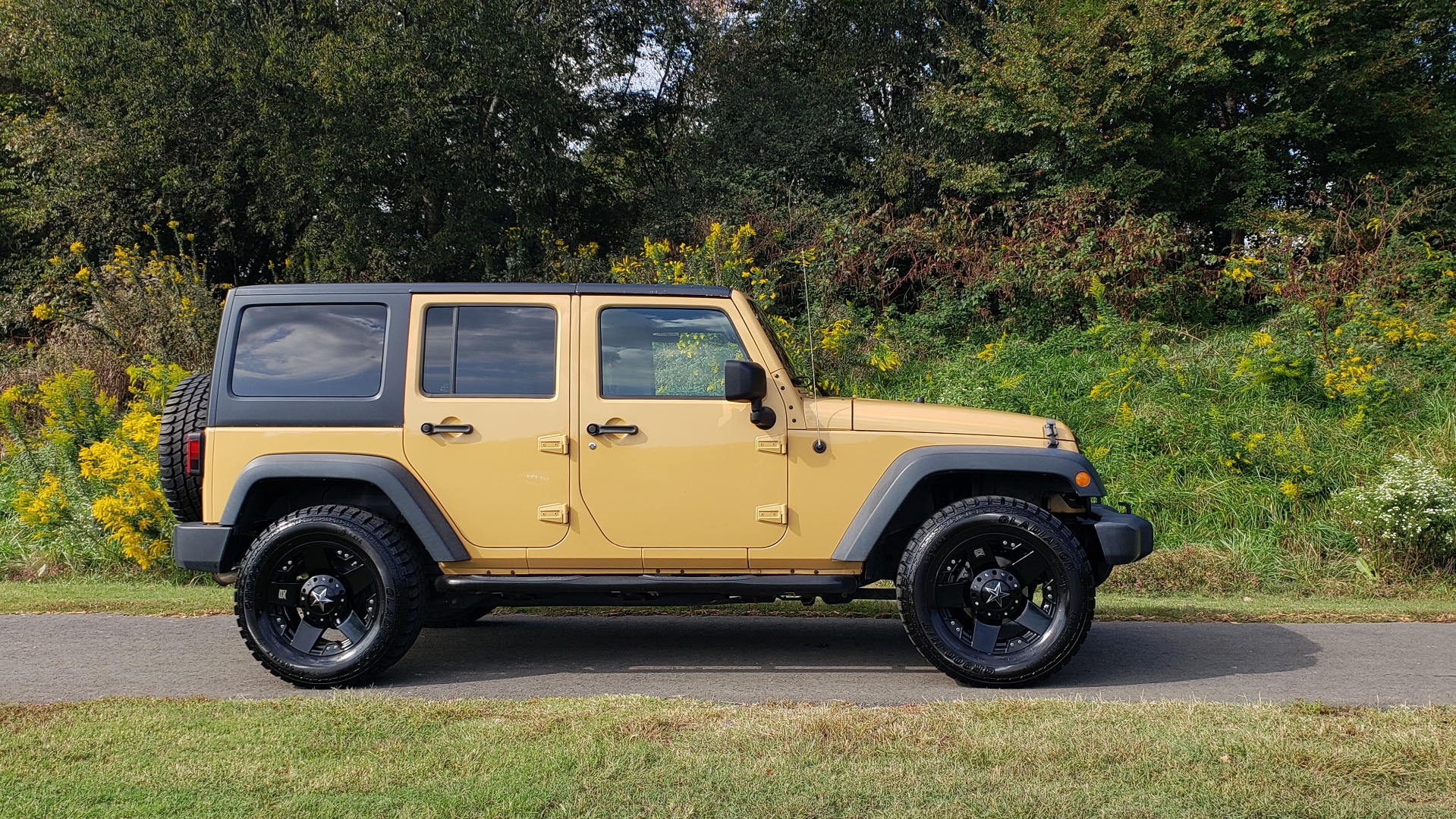 Used 2013 Jeep WRANGLER UNLIMITED SPORT 4X4 / 3.6L V6 / 5-SPD AUTO / 3-PC FREEDOM TOP for sale Sold at Formula Imports in Charlotte NC 28227 7