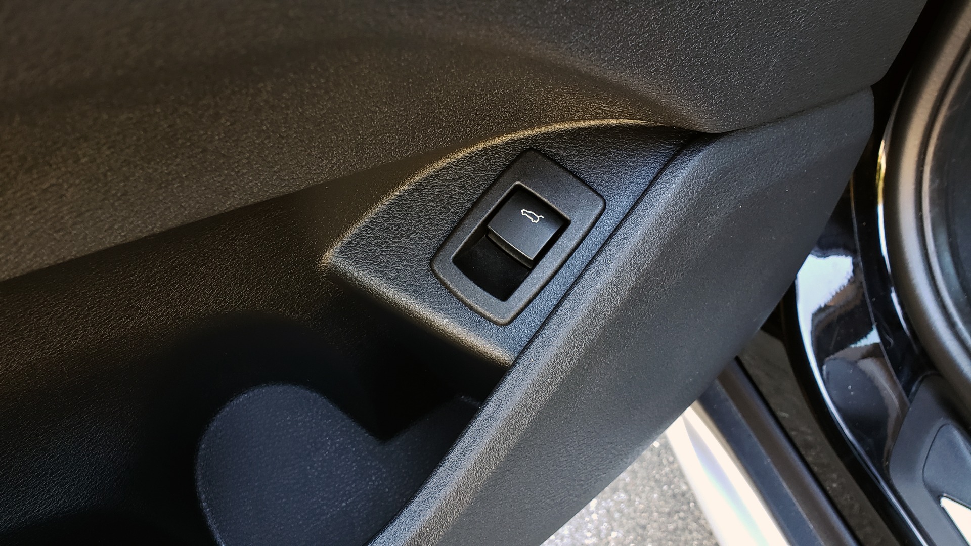 Used 2018 BMW X1 SDRIVE28I / HEATED SEATS / 4-CYL / 8-SPD AUTO / REARVIEW for sale Sold at Formula Imports in Charlotte NC 28227 34