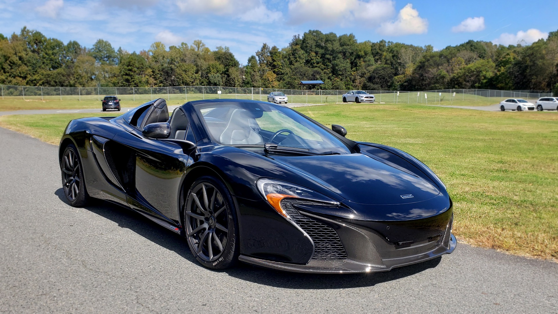 Used 2016 McLaren 650S SPIDER / 641HP / PARK SENSORS / LOW MILES / 1-OWNER for sale Sold at Formula Imports in Charlotte NC 28227 13