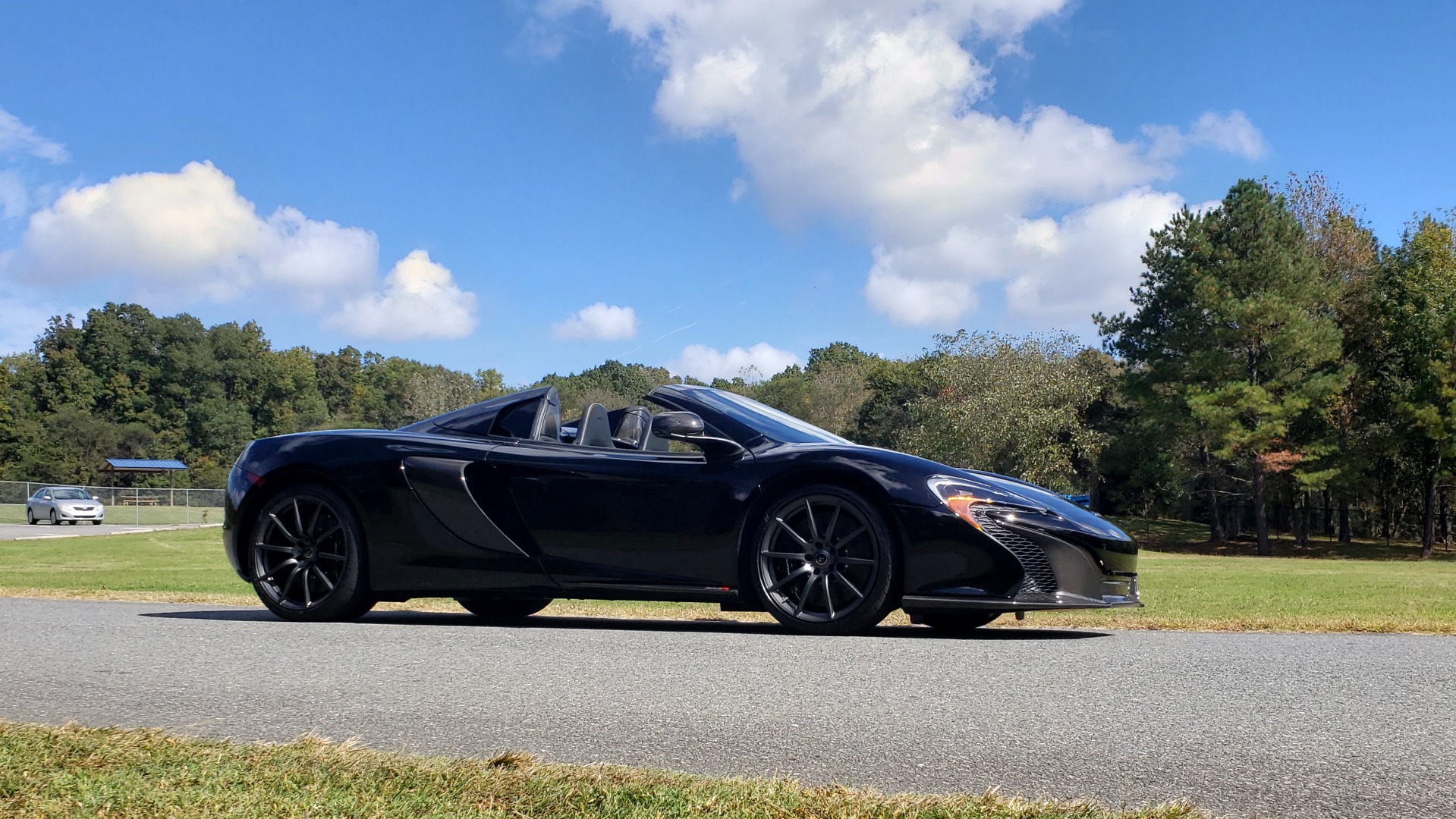 Used 2016 McLaren 650S SPIDER / 641HP / PARK SENSORS / LOW MILES / 1-OWNER for sale Sold at Formula Imports in Charlotte NC 28227 15