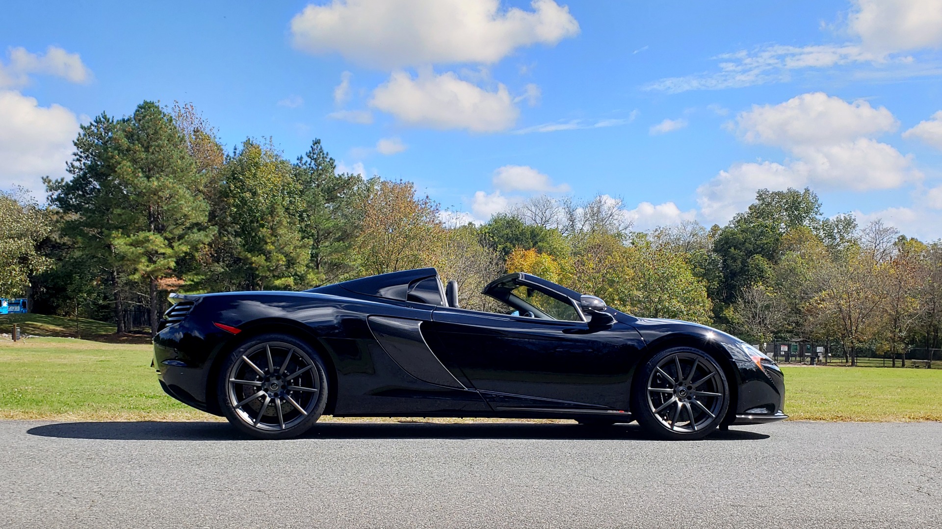 Used 2016 McLaren 650S SPIDER / 641HP / PARK SENSORS / LOW MILES / 1-OWNER for sale Sold at Formula Imports in Charlotte NC 28227 17