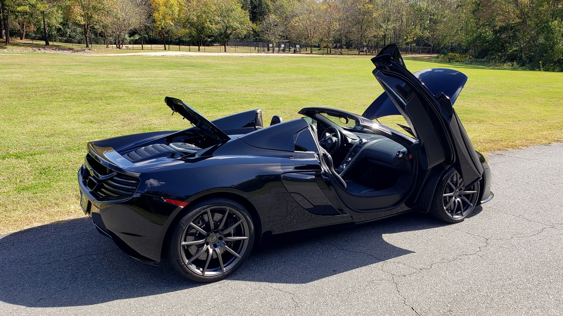 Used 2016 McLaren 650S SPIDER / 641HP / PARK SENSORS / LOW MILES / 1-OWNER for sale Sold at Formula Imports in Charlotte NC 28227 29