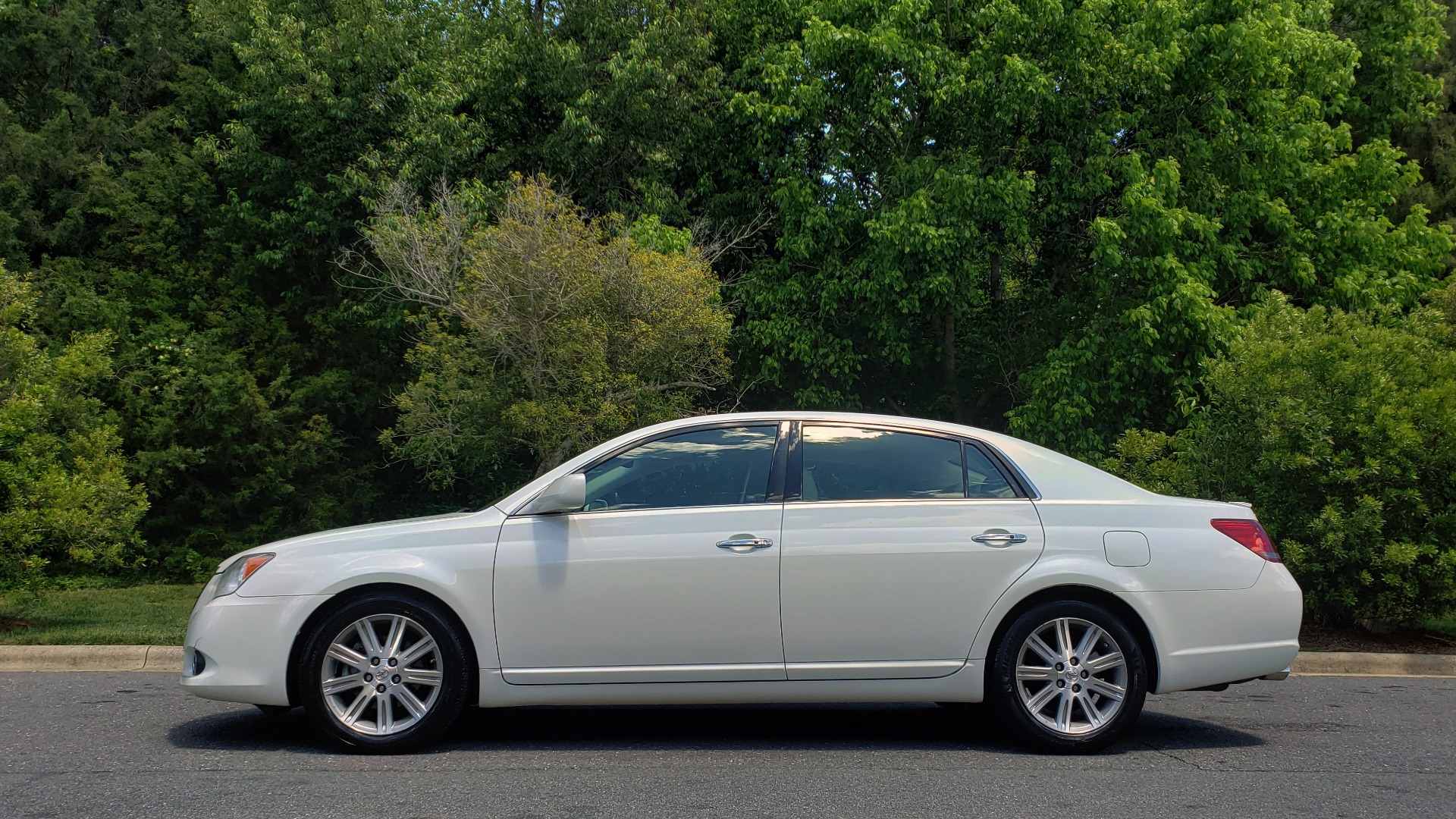 Used 2008 Toyota AVALON LIMITED V6 / FWD / SUNROOF / DYN RADAR CRUISE / BRAKE ASST for sale Sold at Formula Imports in Charlotte NC 28227 2