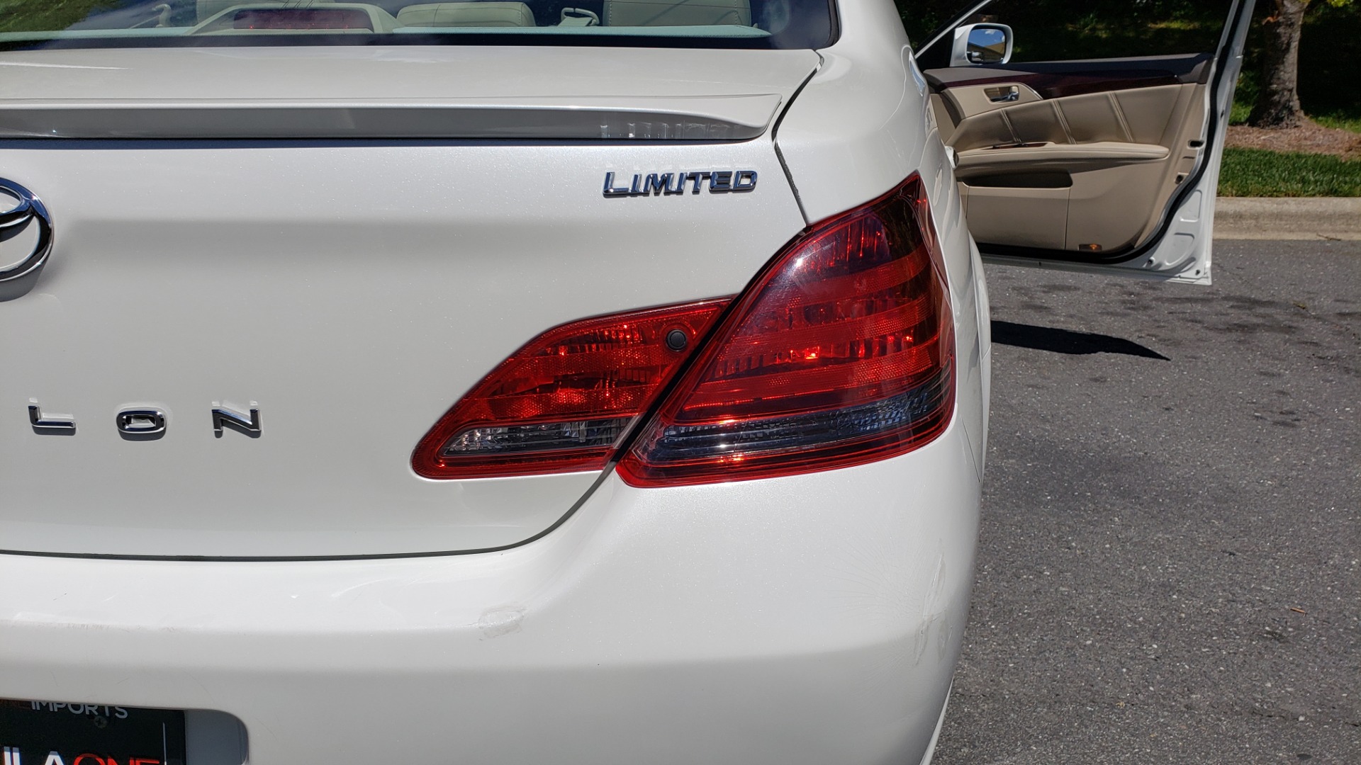 Used 2008 Toyota AVALON LIMITED V6 / FWD / SUNROOF / DYN RADAR CRUISE / BRAKE ASST for sale Sold at Formula Imports in Charlotte NC 28227 26