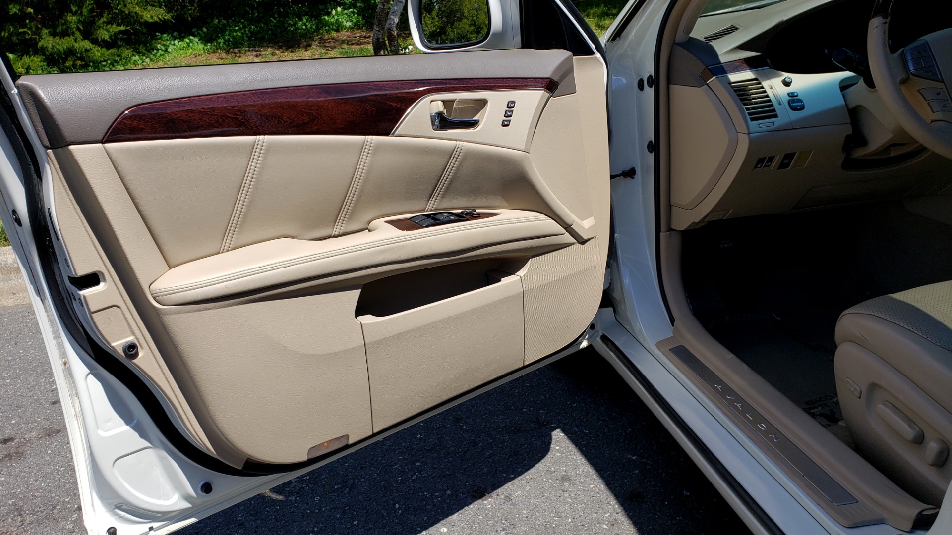 Used 2008 Toyota AVALON LIMITED V6 / FWD / SUNROOF / DYN RADAR CRUISE / BRAKE ASST for sale Sold at Formula Imports in Charlotte NC 28227 27
