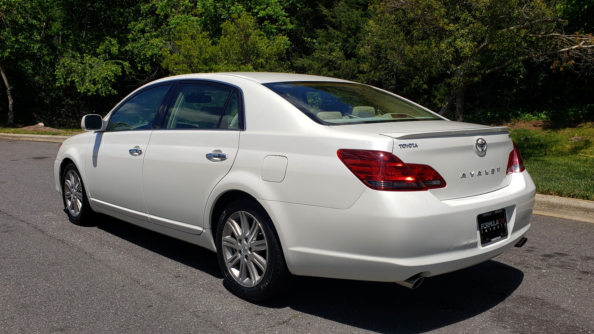 Used 2008 Toyota AVALON LIMITED V6 / FWD / SUNROOF / DYN RADAR CRUISE / BRAKE ASST for sale Sold at Formula Imports in Charlotte NC 28227 3