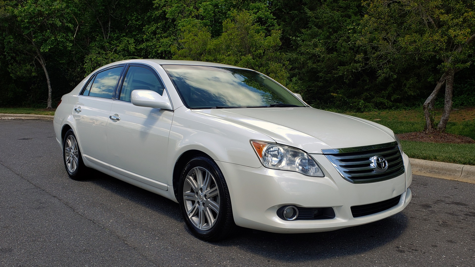 Used 2008 Toyota AVALON LIMITED V6 / FWD / SUNROOF / DYN RADAR CRUISE / BRAKE ASST for sale Sold at Formula Imports in Charlotte NC 28227 4