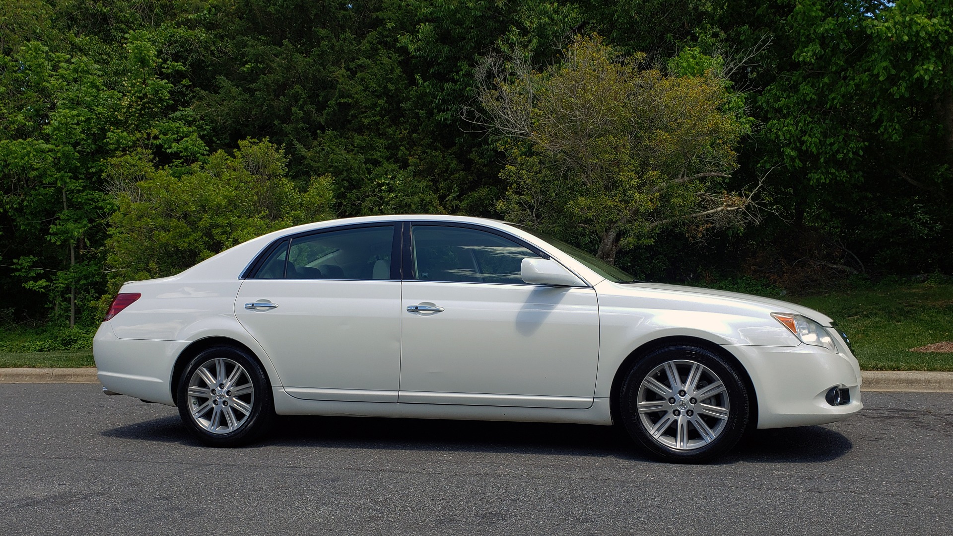 Used 2008 Toyota AVALON LIMITED V6 / FWD / SUNROOF / DYN RADAR CRUISE / BRAKE ASST for sale Sold at Formula Imports in Charlotte NC 28227 5