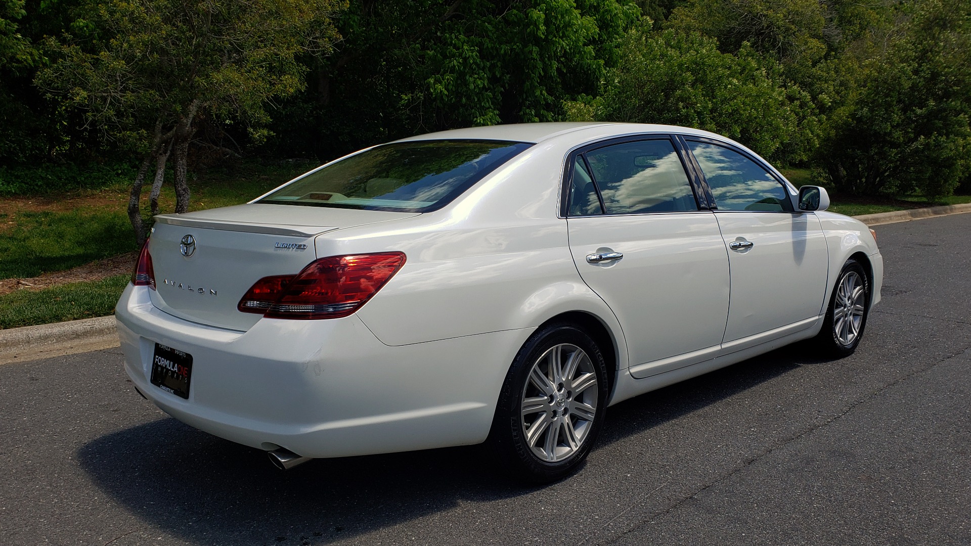 Used 2008 Toyota AVALON LIMITED V6 / FWD / SUNROOF / DYN RADAR CRUISE / BRAKE ASST for sale Sold at Formula Imports in Charlotte NC 28227 6
