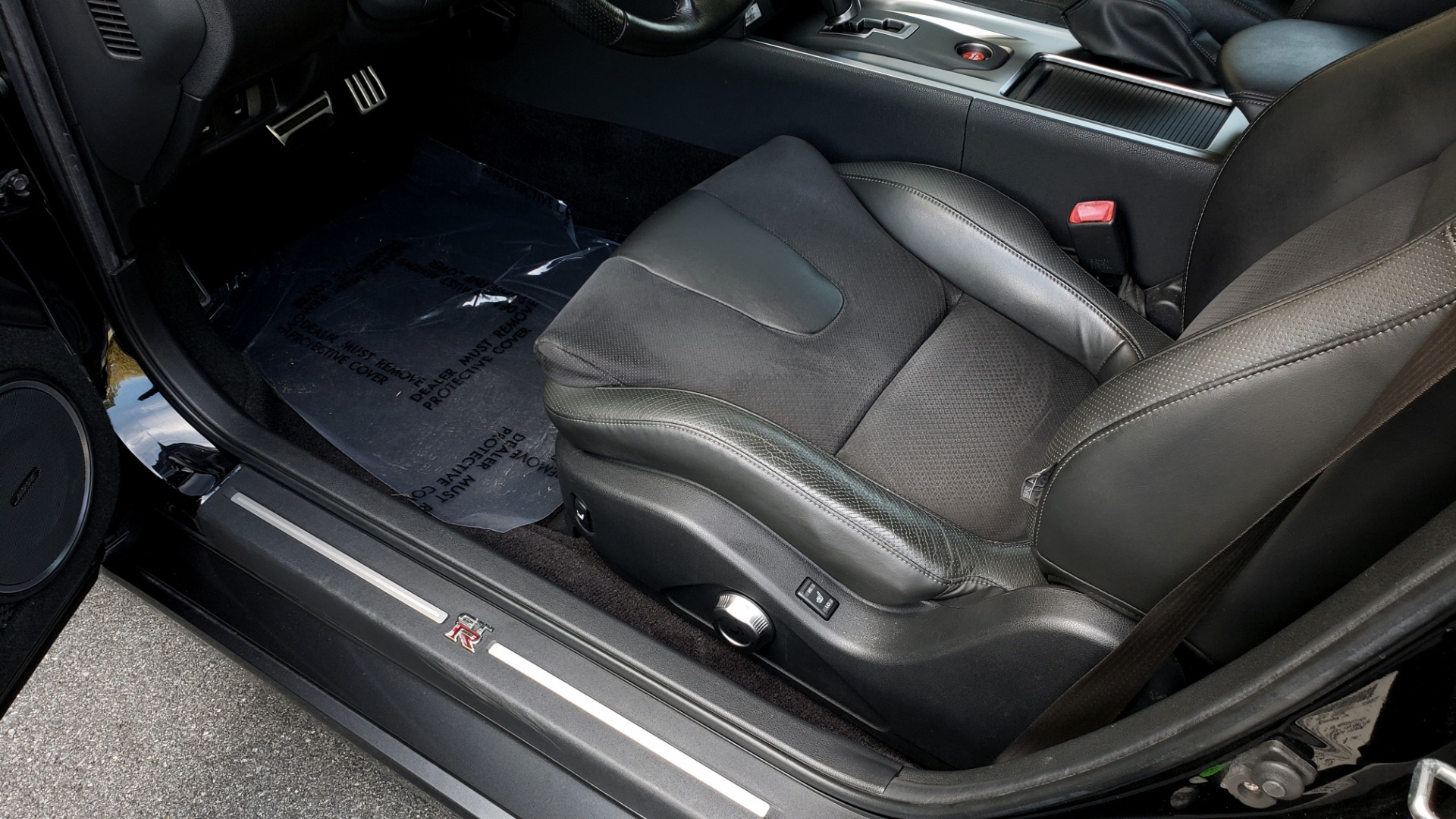 Used 2009 Nissan GT-R PREMIUM COUPE / AWD / TT 3.8L V6 / NAV / BOSE / BREMBO for sale Sold at Formula Imports in Charlotte NC 28227 37