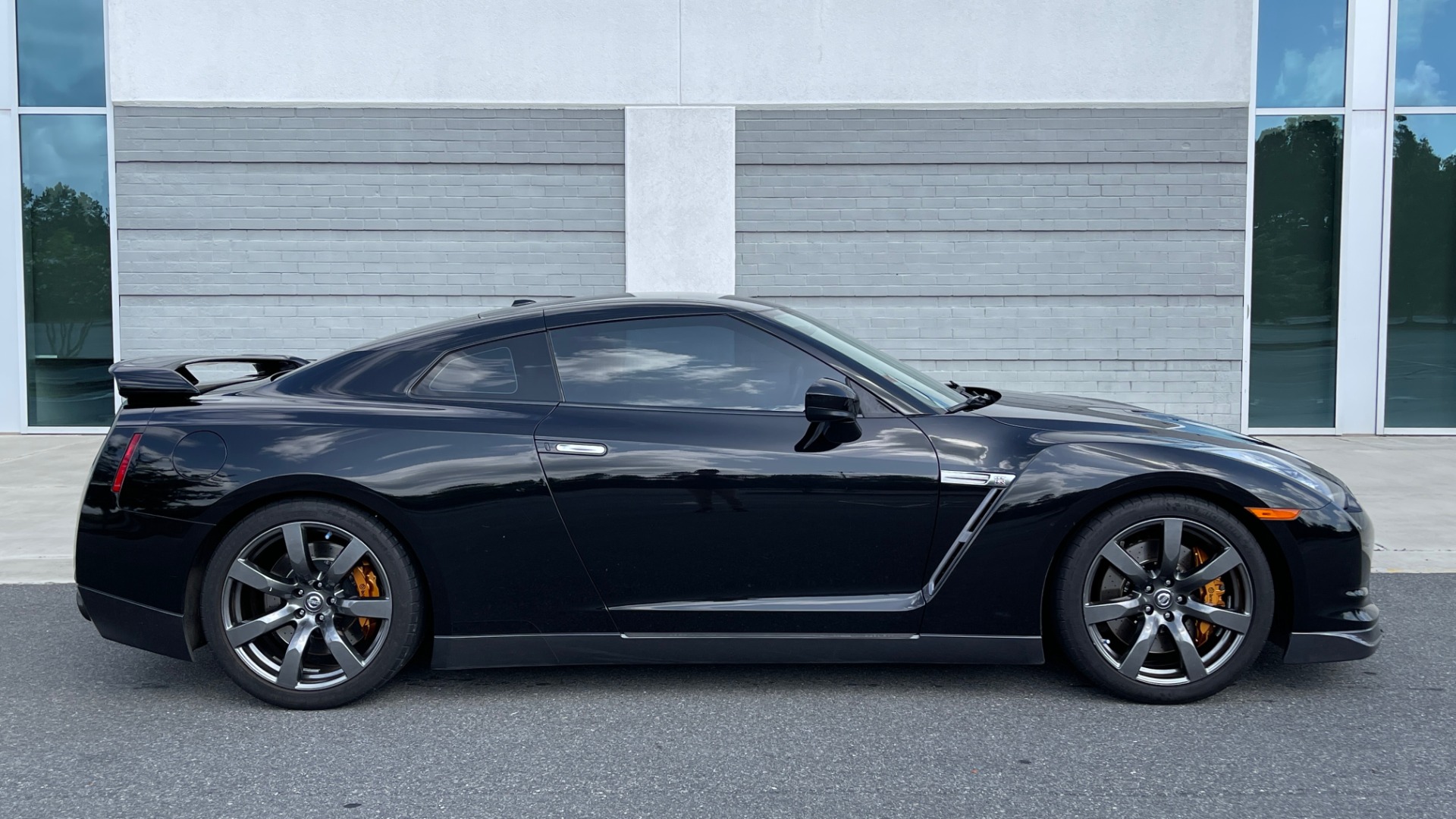 Used 2009 Nissan GT-R PREMIUM COUPE / AWD / TT 3.8L V6 / NAV / BOSE / BREMBO for sale Sold at Formula Imports in Charlotte NC 28227 7