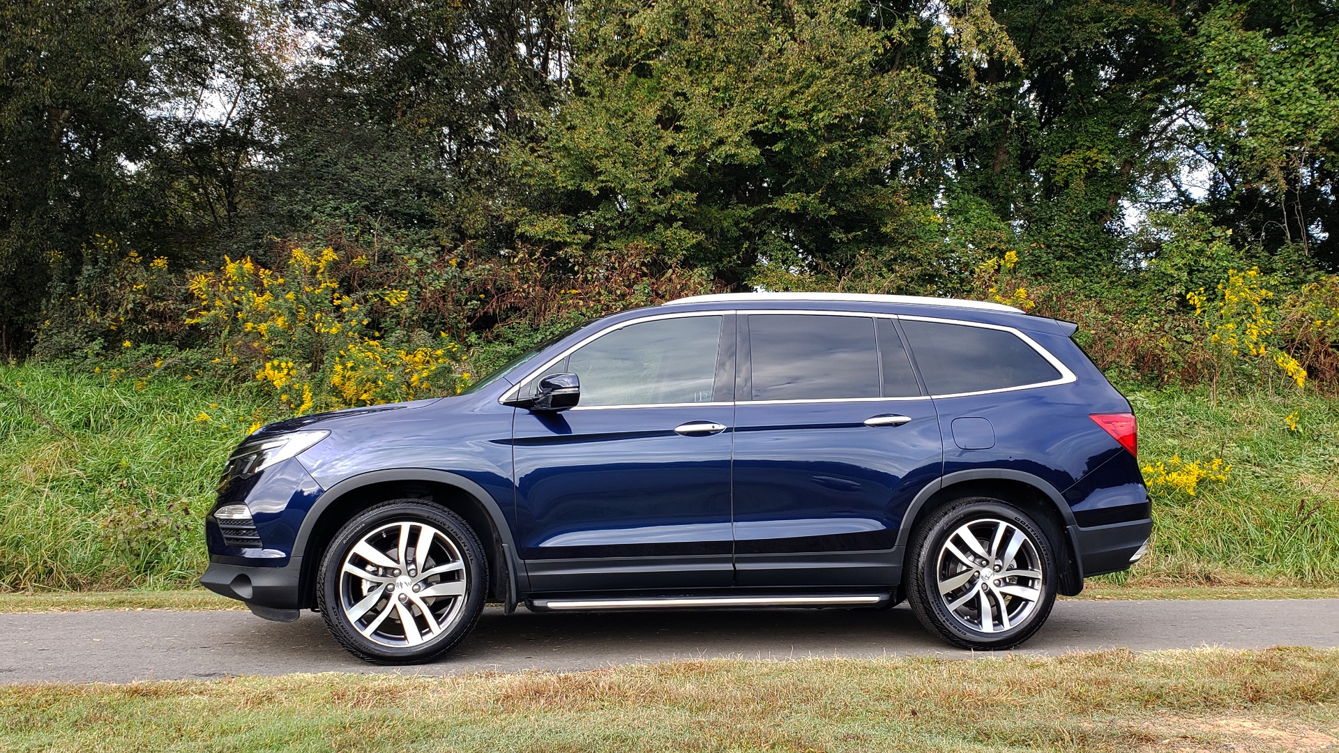 Used 2017 Honda PILOT TOURING 2WD / NAV / SUNROOF / 3-ROW / ENT SYS / REARVIEW for sale Sold at Formula Imports in Charlotte NC 28227 3