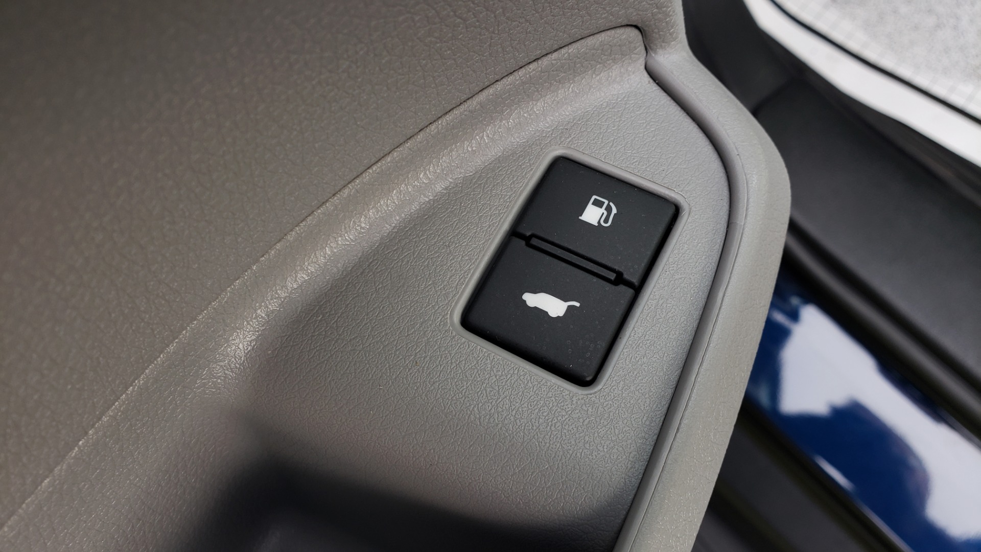 Used 2017 Honda PILOT TOURING 2WD / NAV / SUNROOF / 3-ROW / ENT SYS / REARVIEW for sale Sold at Formula Imports in Charlotte NC 28227 32